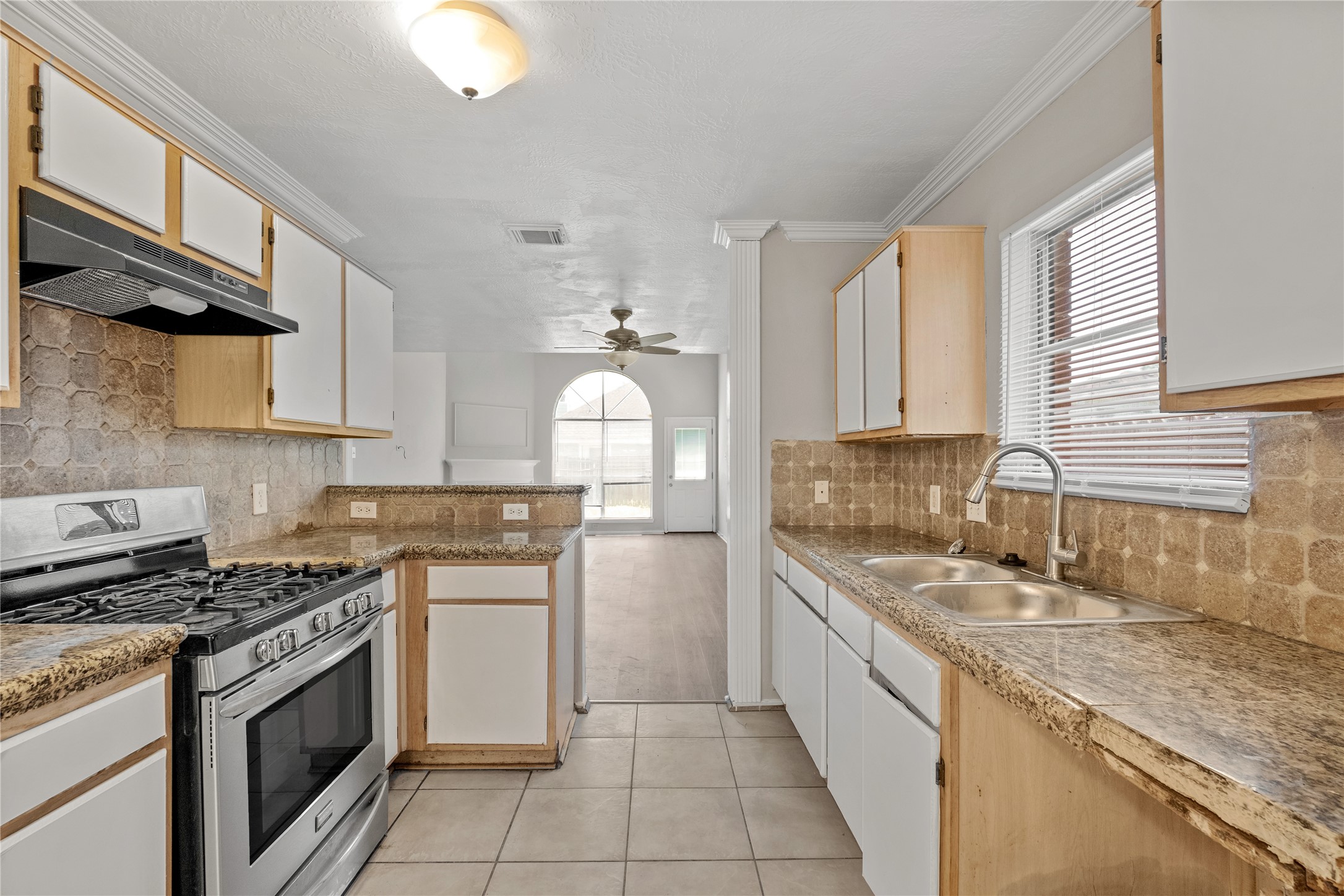 1933 Village Park Drive Property Photo 3