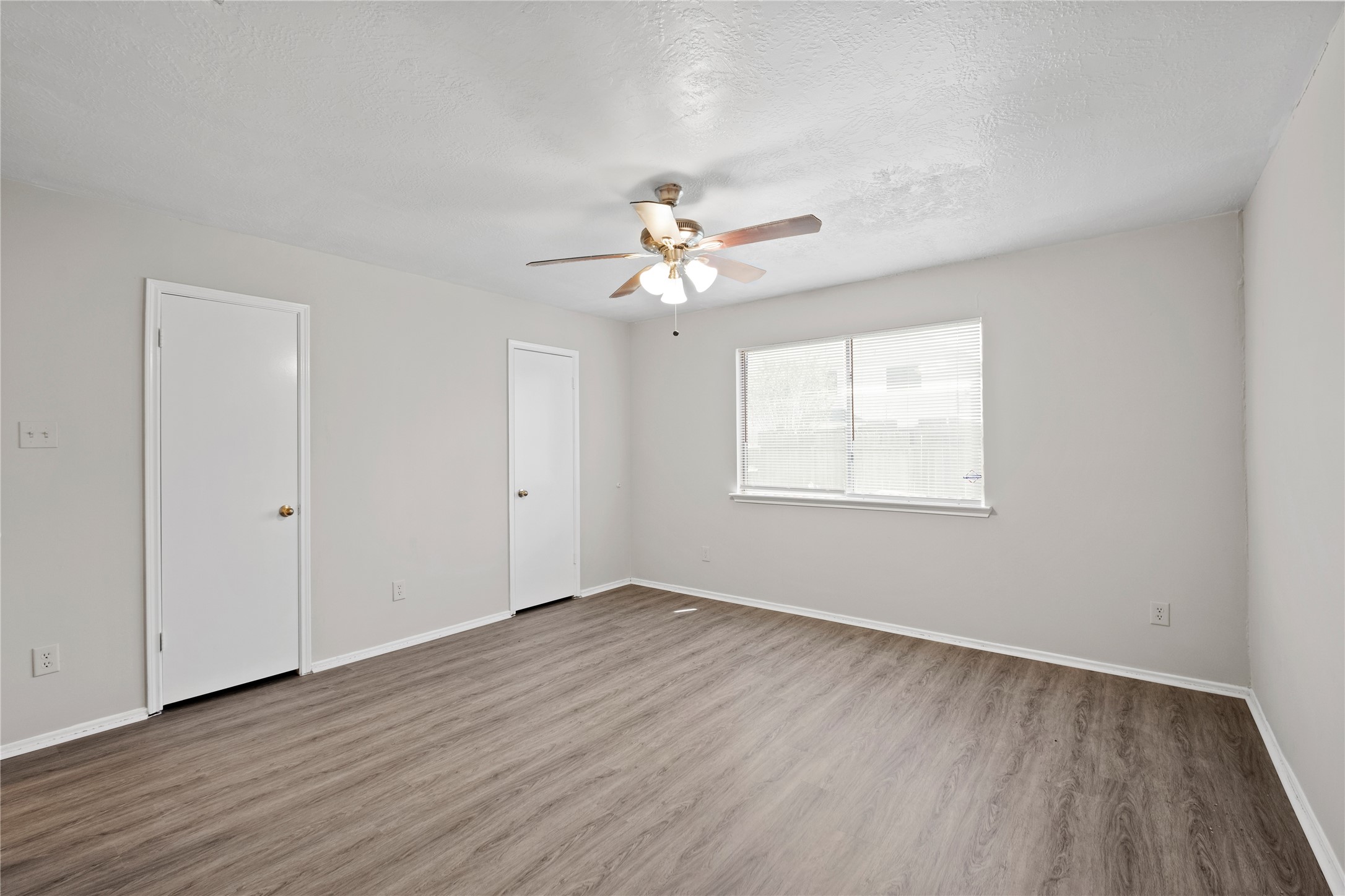 1933 Village Park Drive Property Photo 5