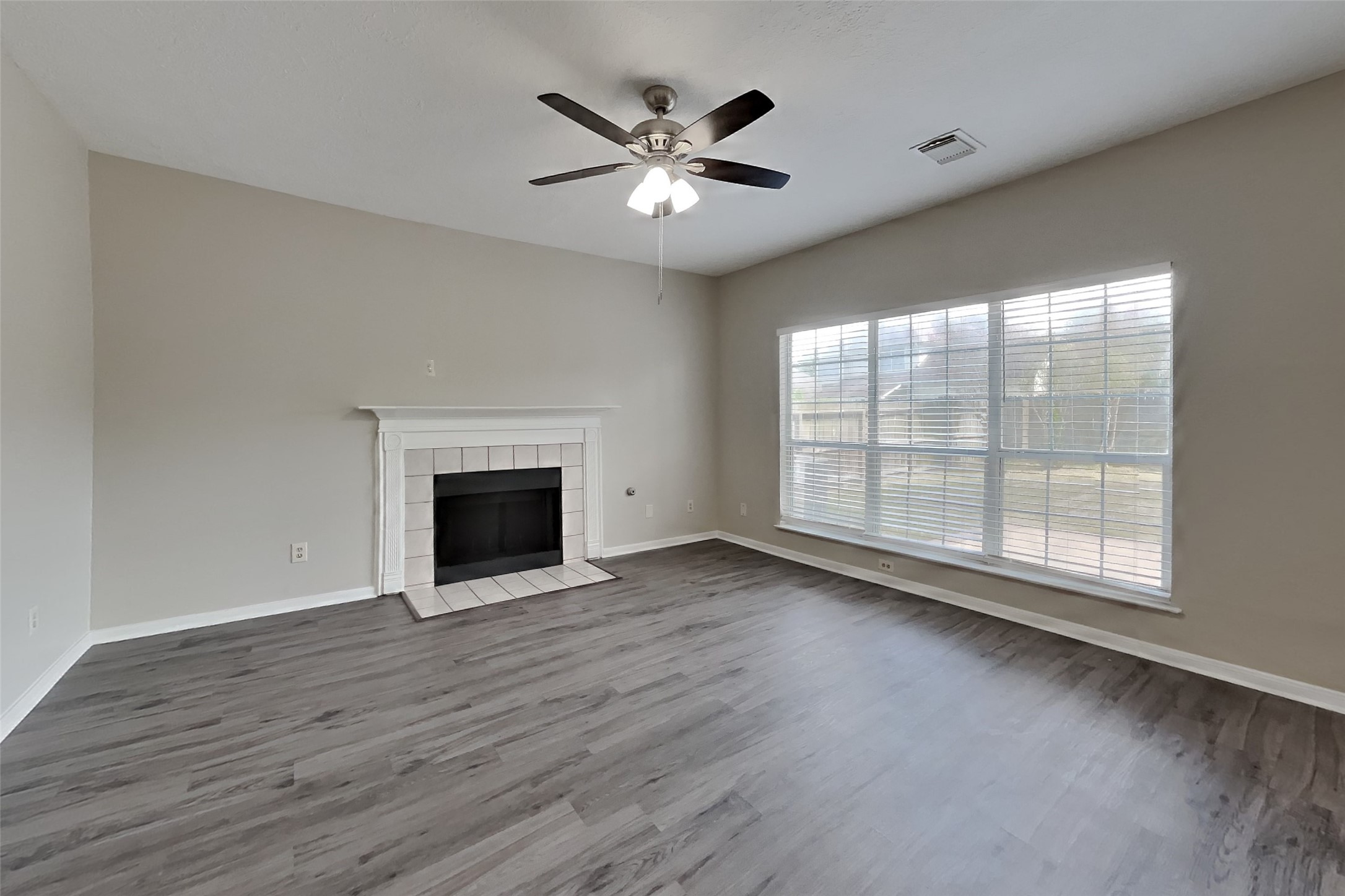 11307 Sunshine Park Drive Property Photo 2