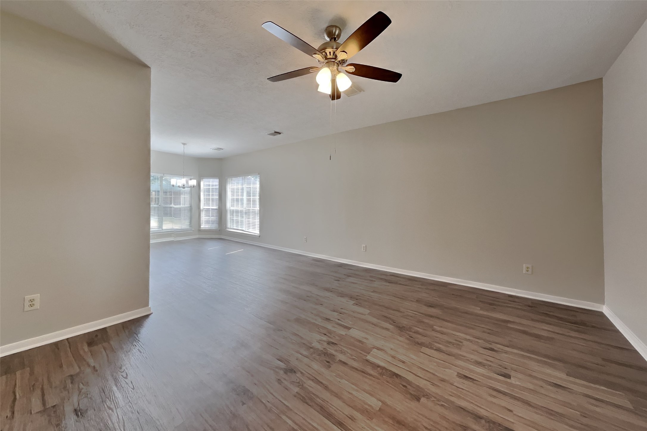 11307 Sunshine Park Drive Property Photo 3