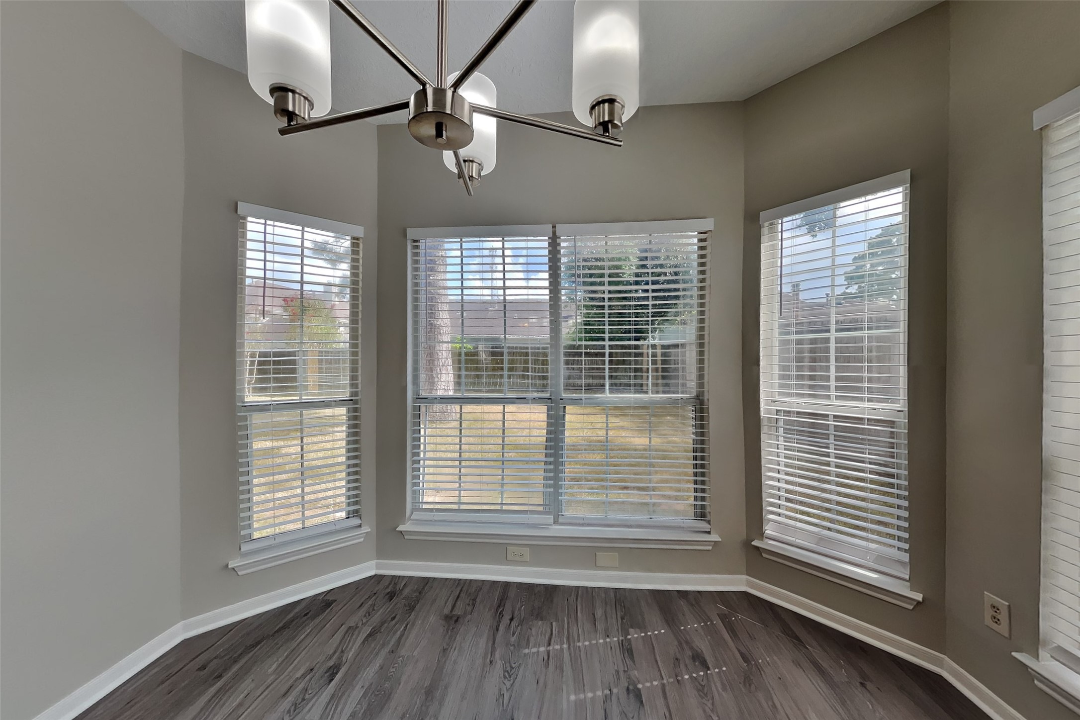 11307 Sunshine Park Drive Property Photo 6