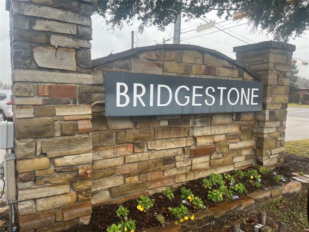 21006 Bridgeview Circle Property Photo 3