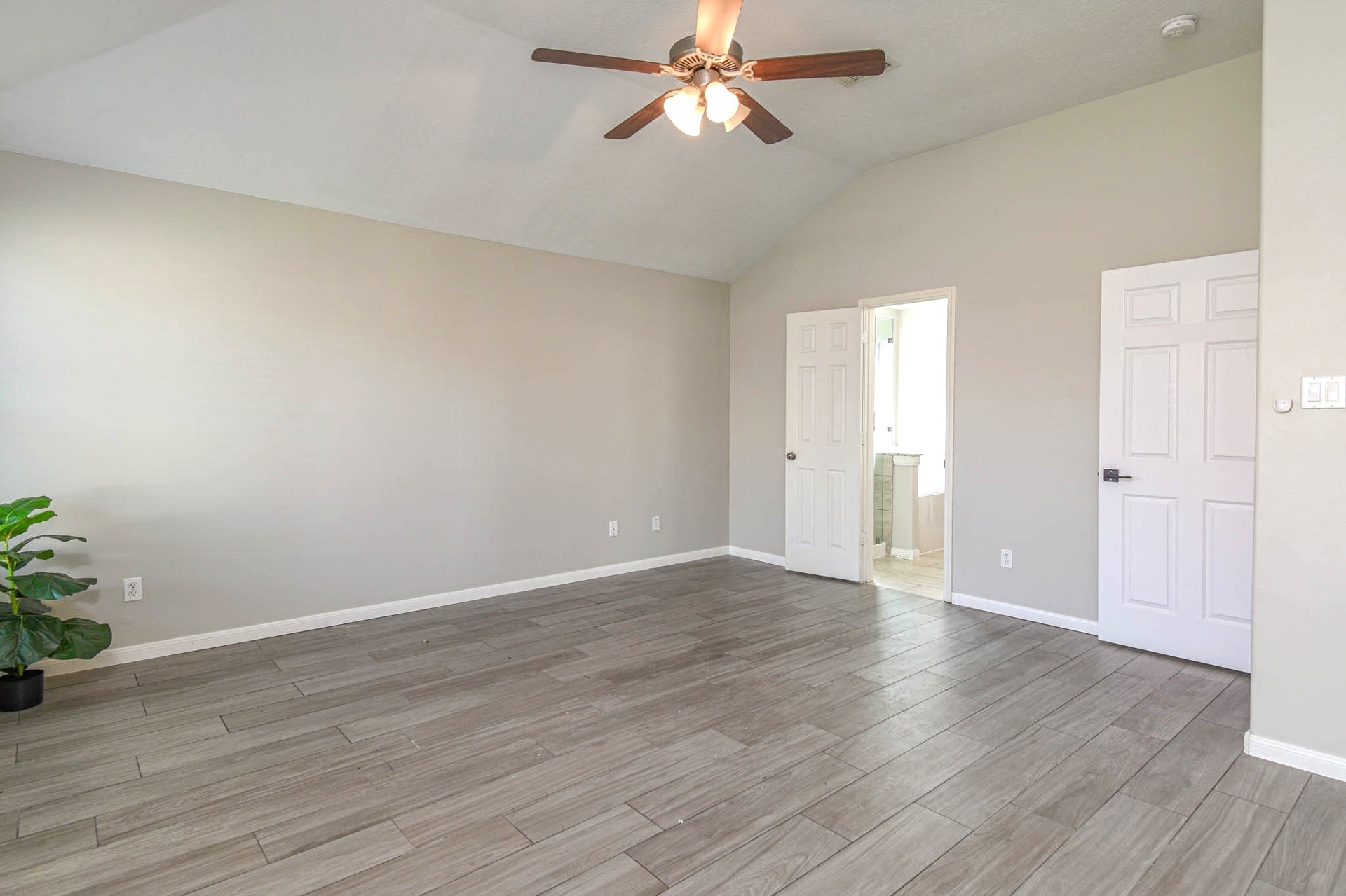245 Lake Estates Drive Property Photo 16