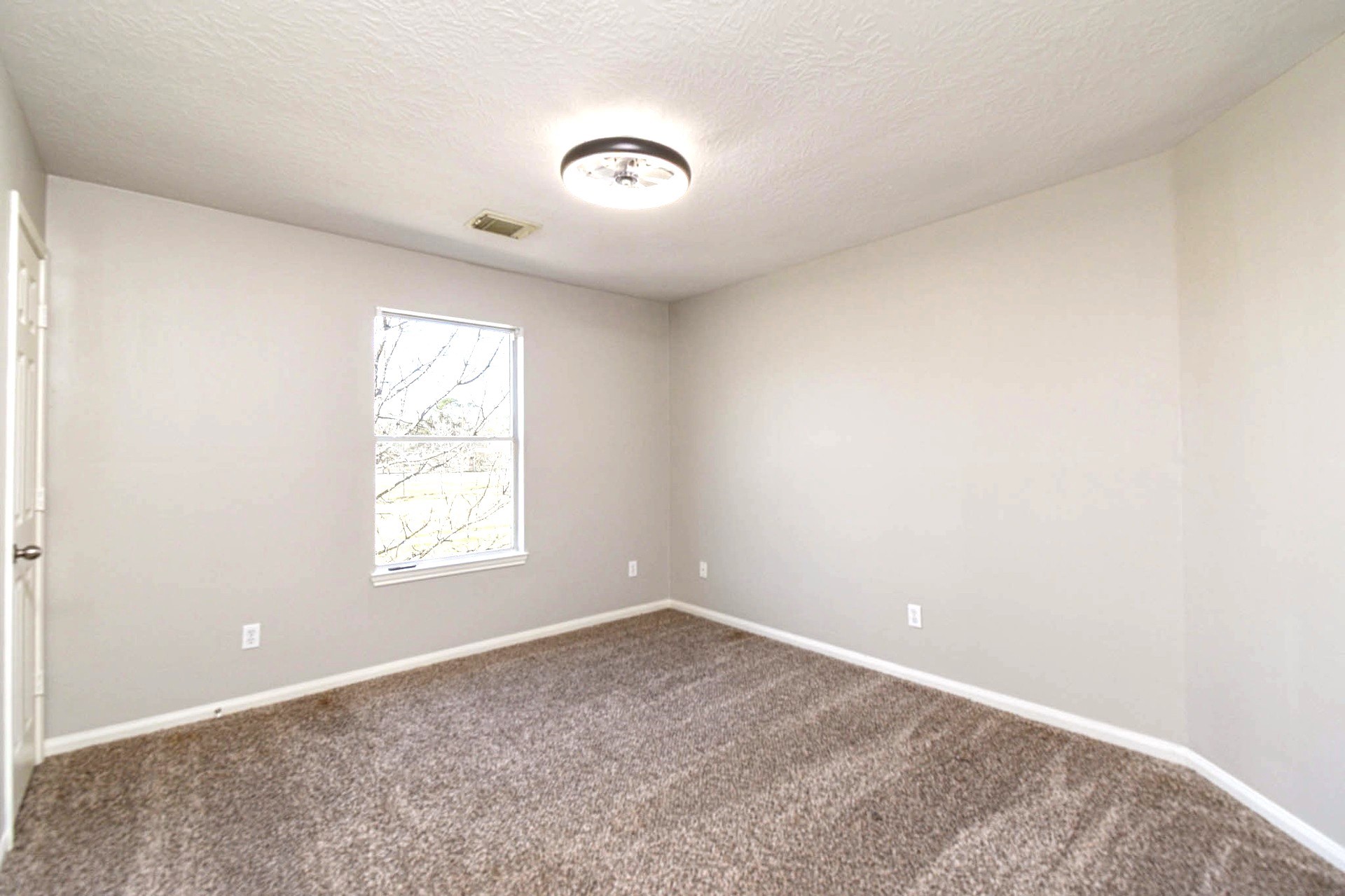 245 Lake Estates Drive Property Photo 28