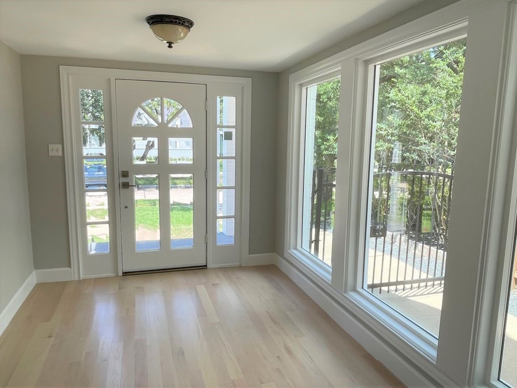 3605 Plumb Street Property Photo 2