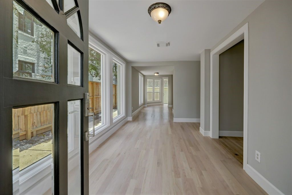 3605 Plumb Street Property Photo 3