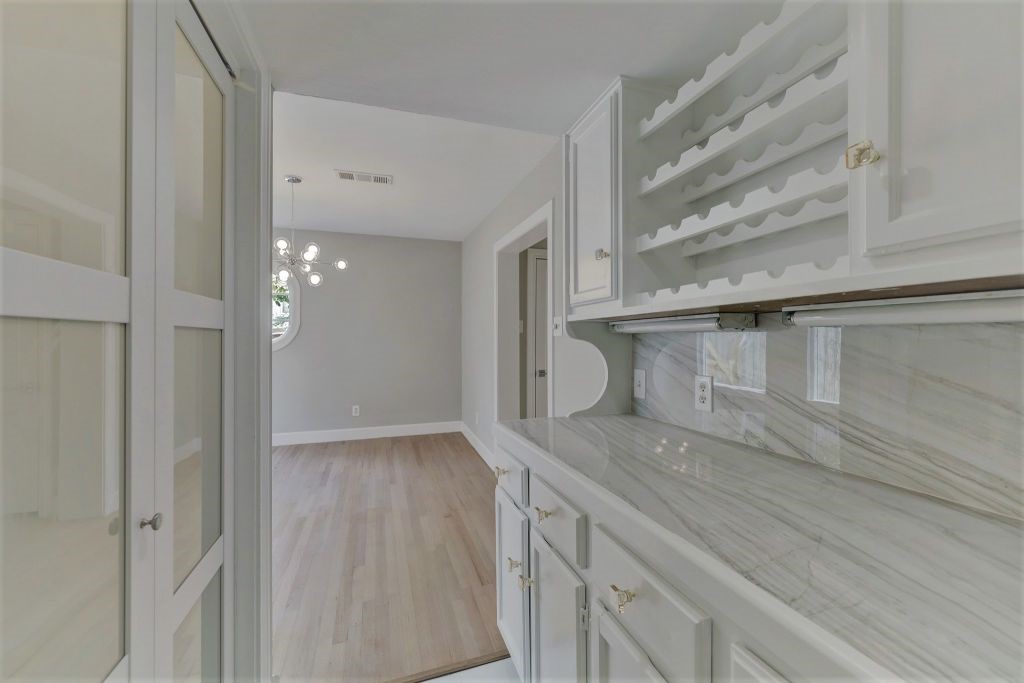 3605 Plumb Street Property Photo 8
