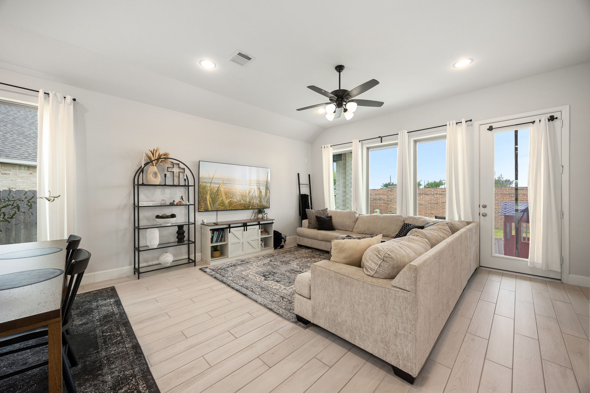 8711 Harbor Pines Drive Property Photo 11