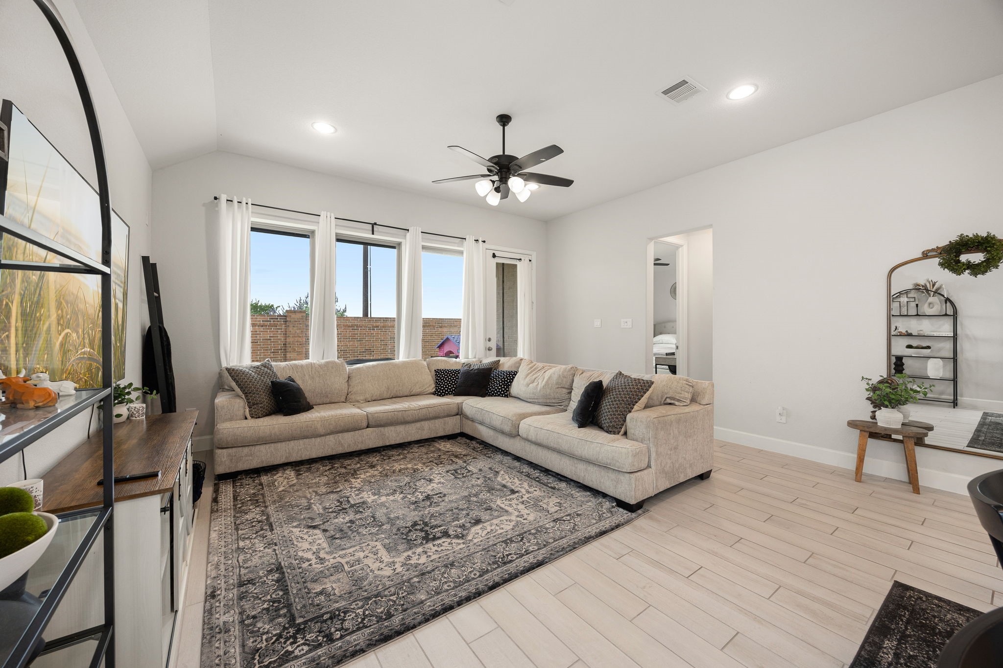 8711 Harbor Pines Drive Property Photo 12