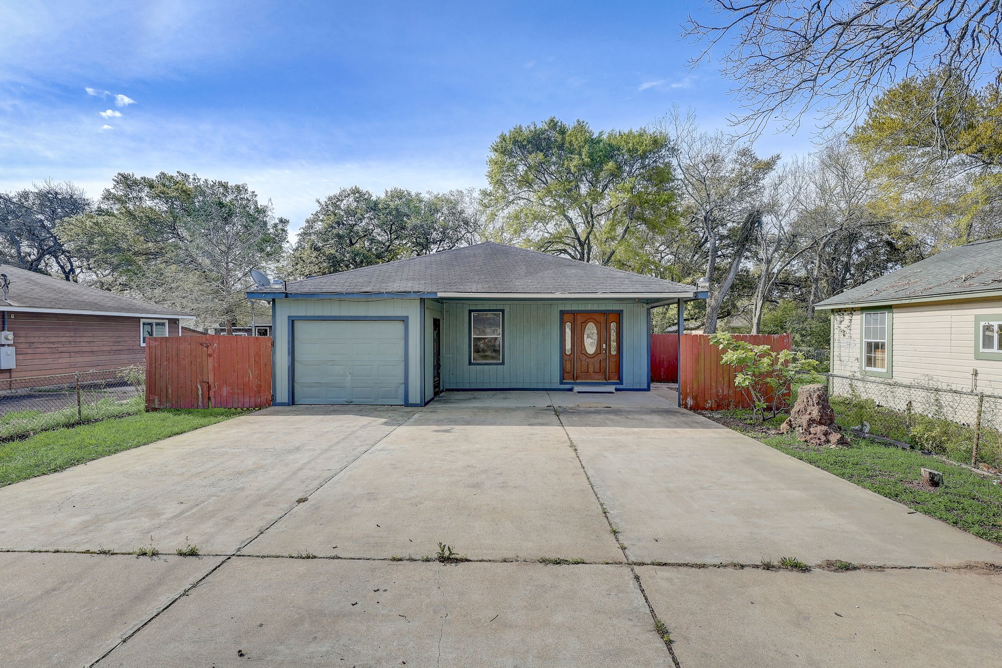 207 Smith Street Property Photo 1