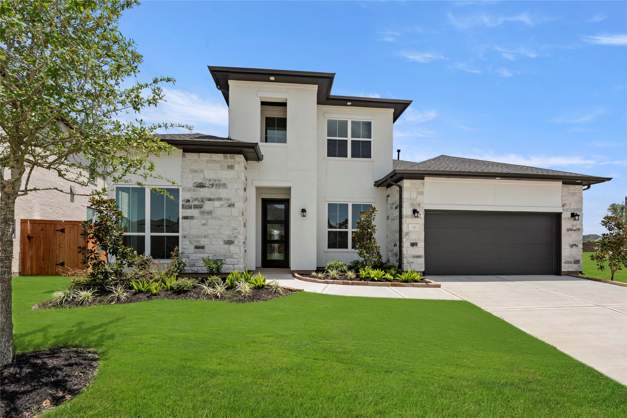 7323 Oakcrest Property Photo