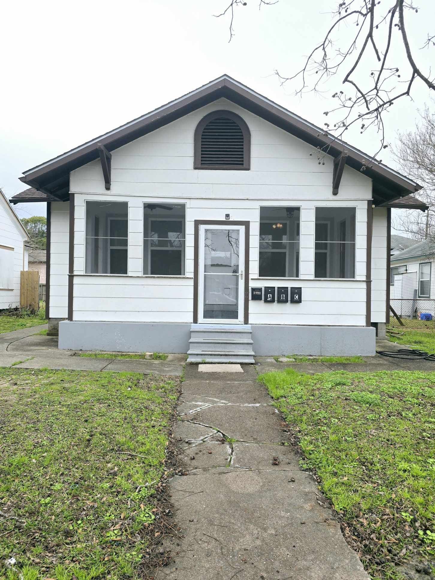 3125 Illinois Street Property Photo 1