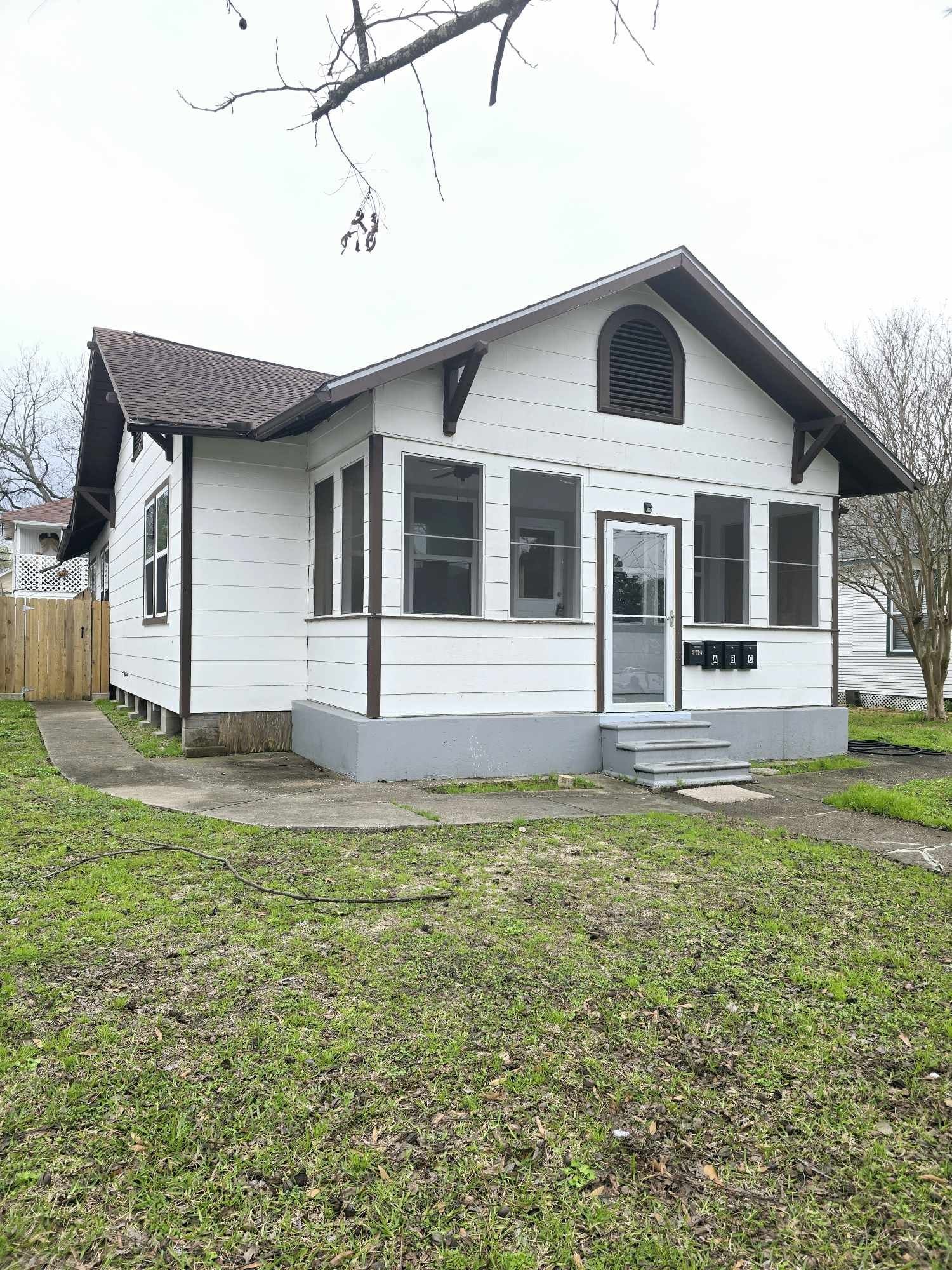 3125 Illinois Street Property Photo 2