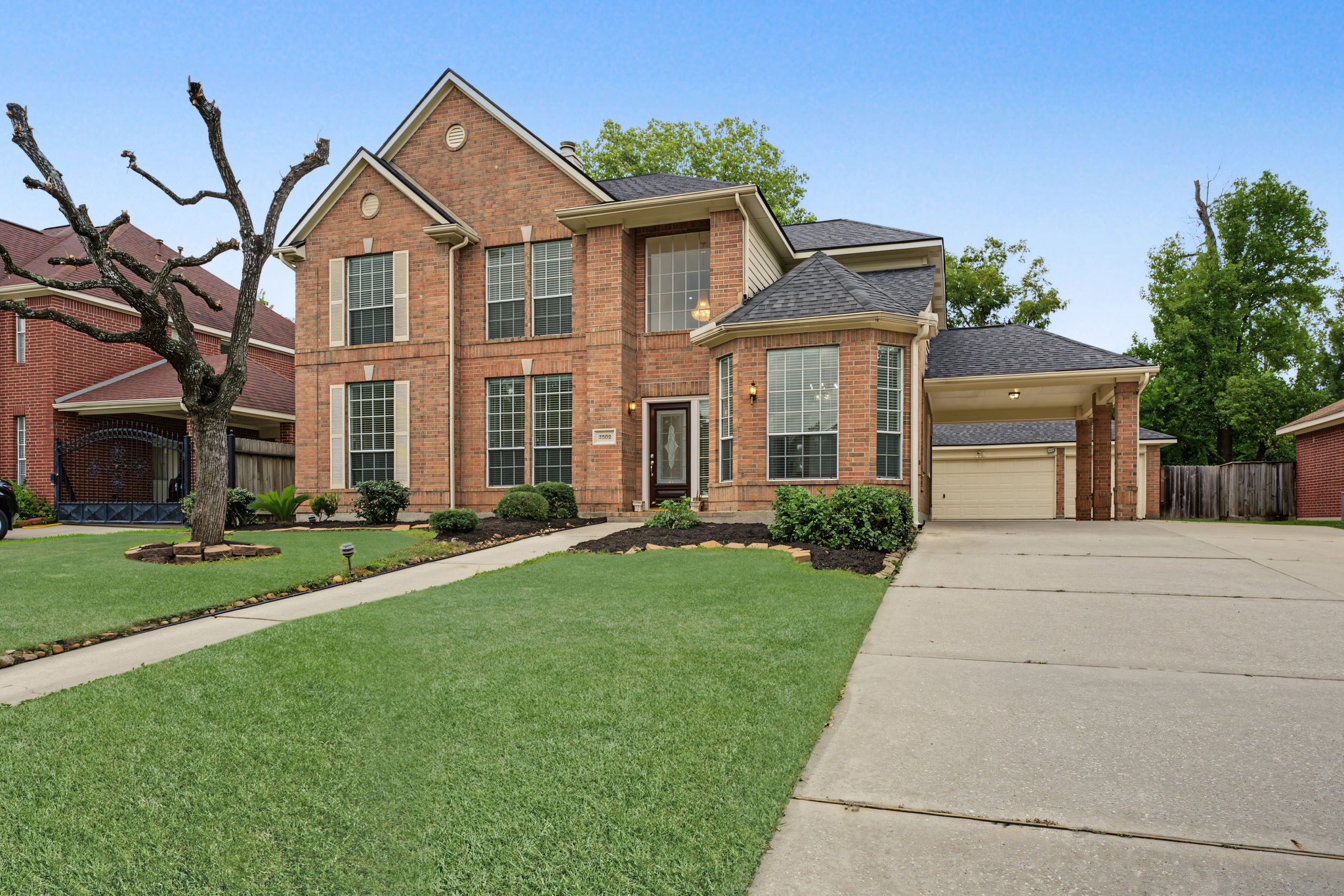 2502 Meadow Tree Lane Property Photo 2
