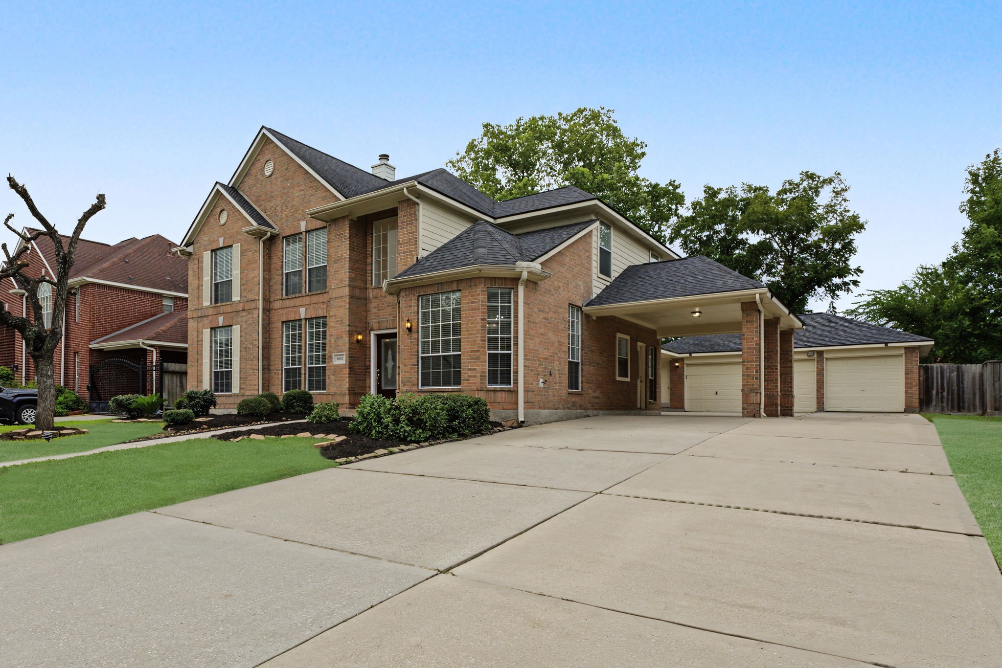 2502 Meadow Tree Lane Property Photo 3