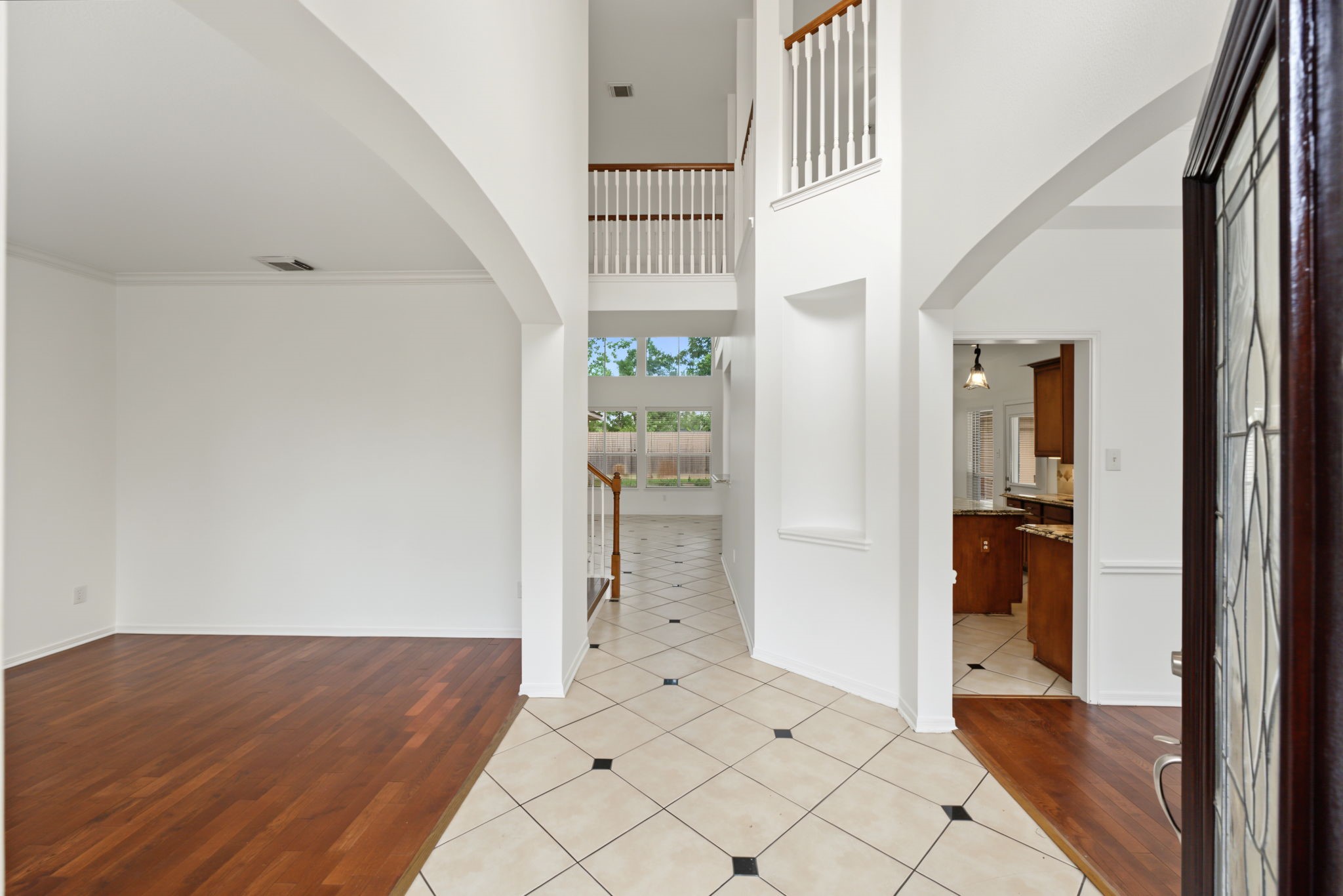 2502 Meadow Tree Lane Property Photo 4