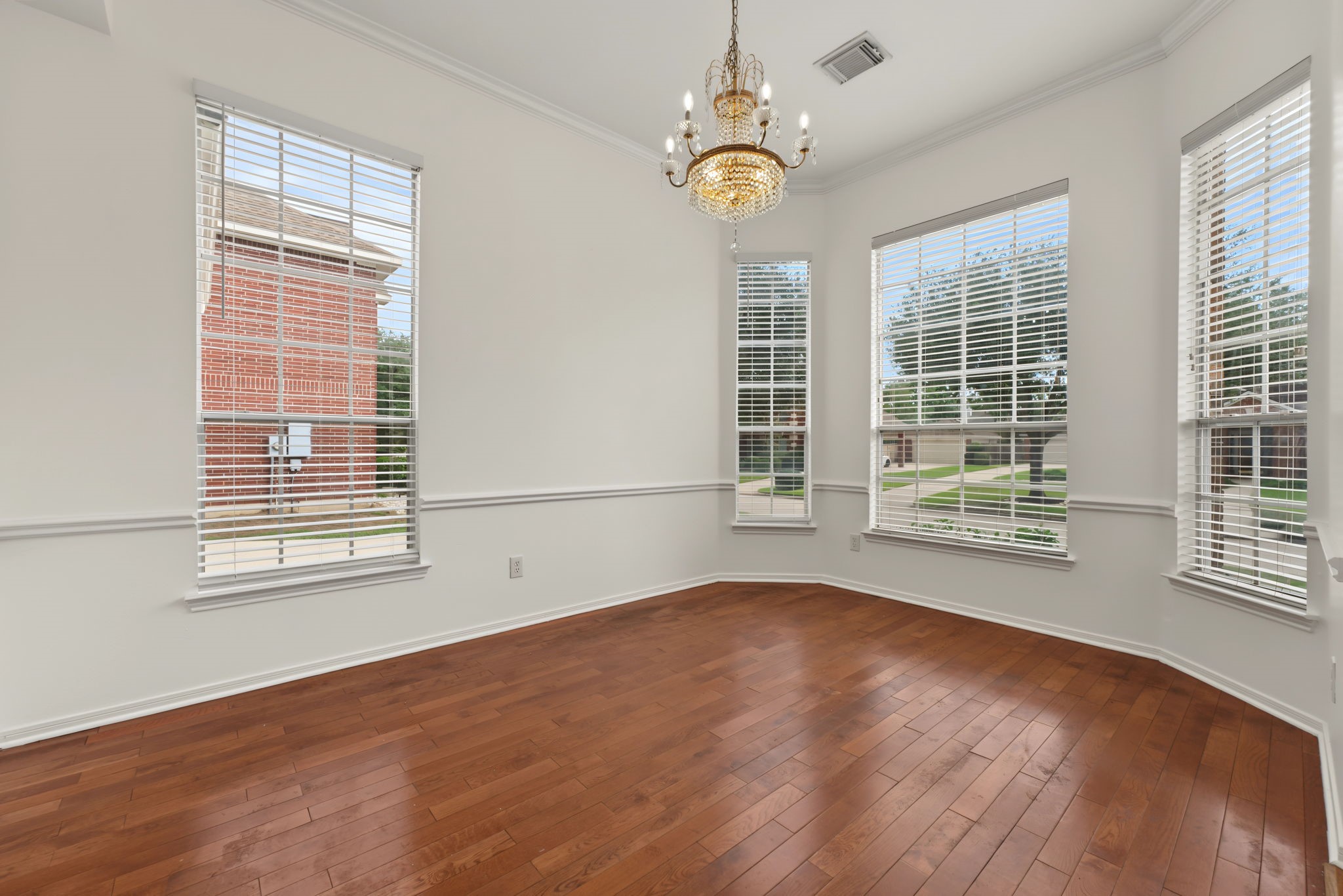 2502 Meadow Tree Lane Property Photo 6
