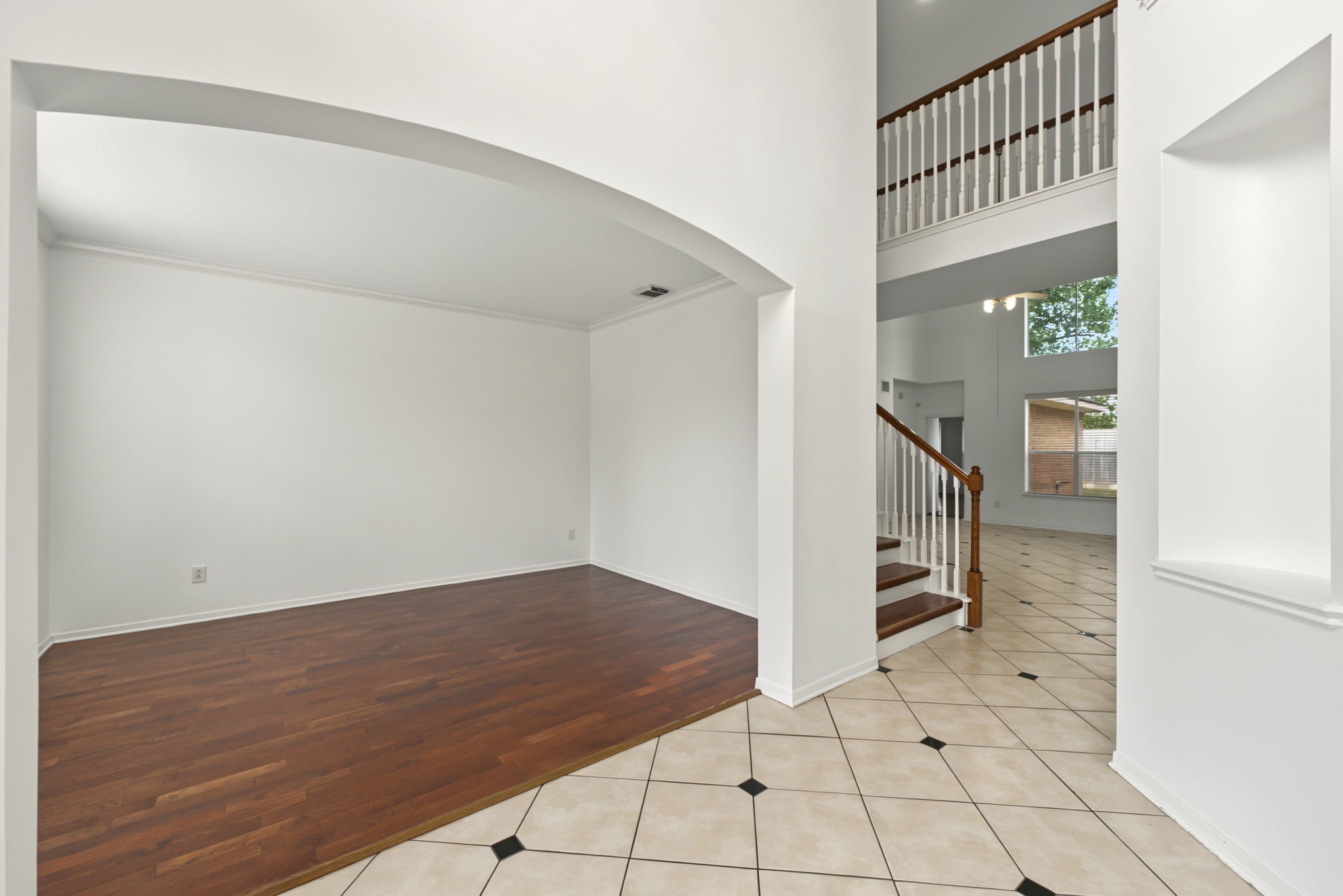 2502 Meadow Tree Lane Property Photo 8