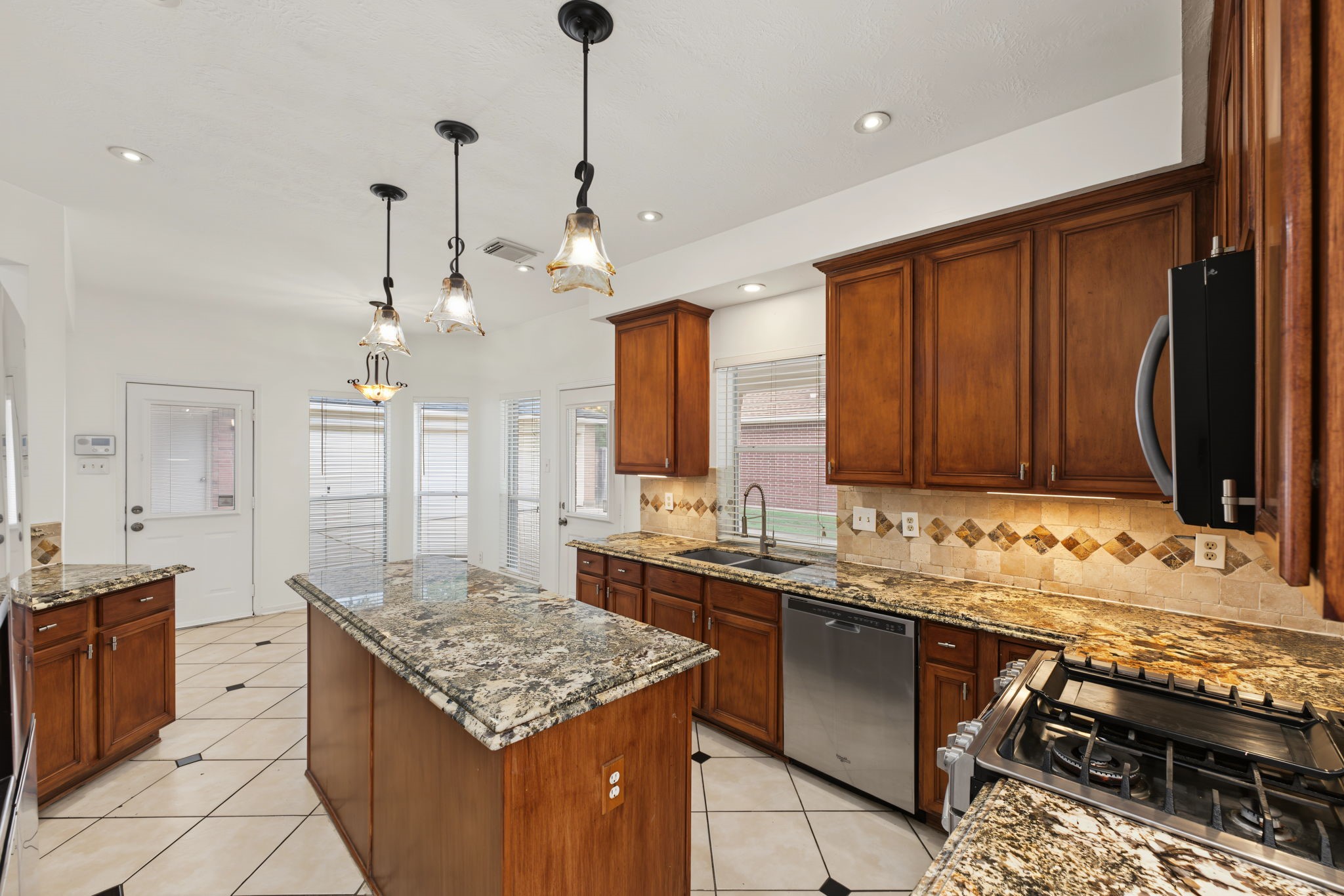 2502 Meadow Tree Lane Property Photo 10
