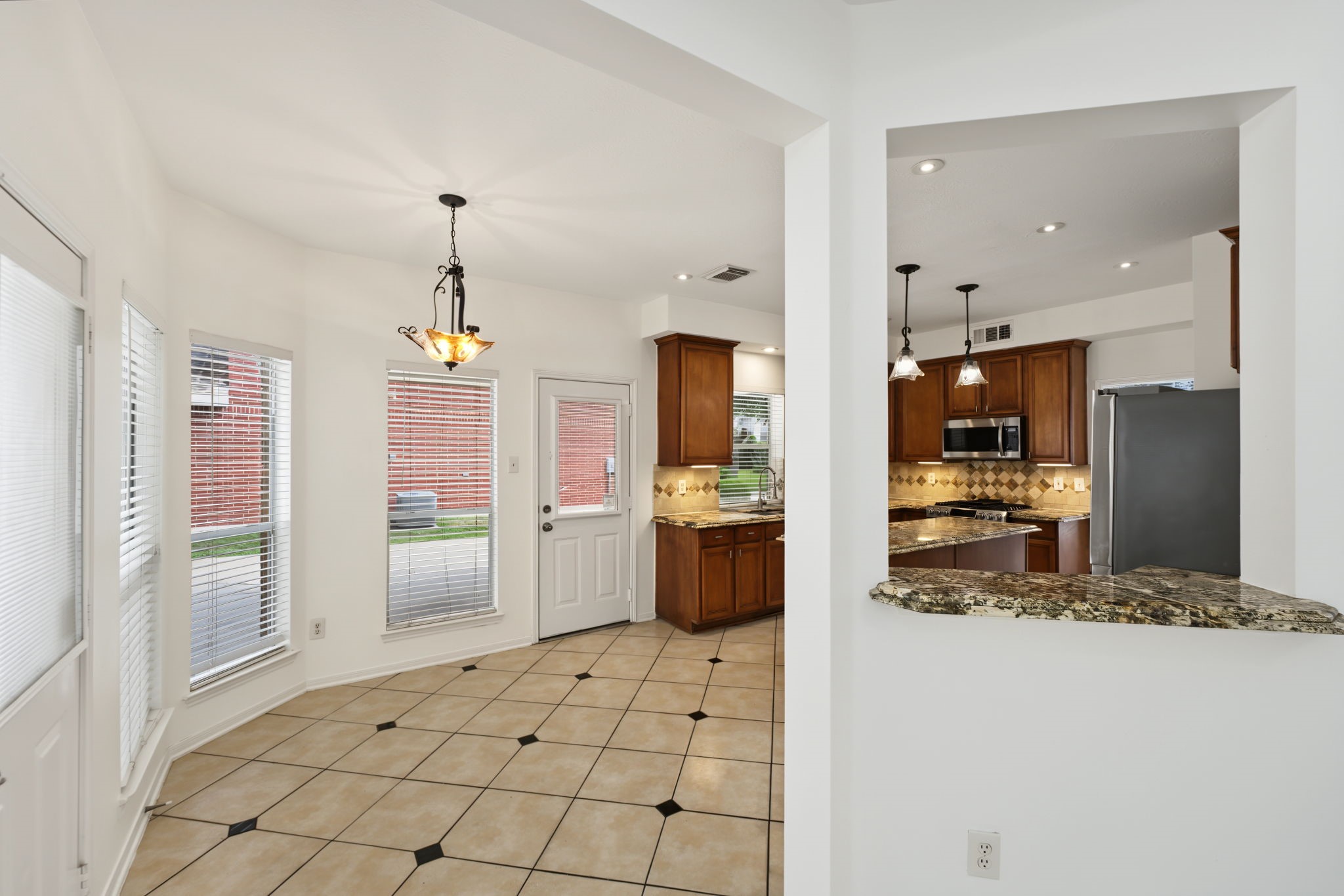 2502 Meadow Tree Lane Property Photo 13