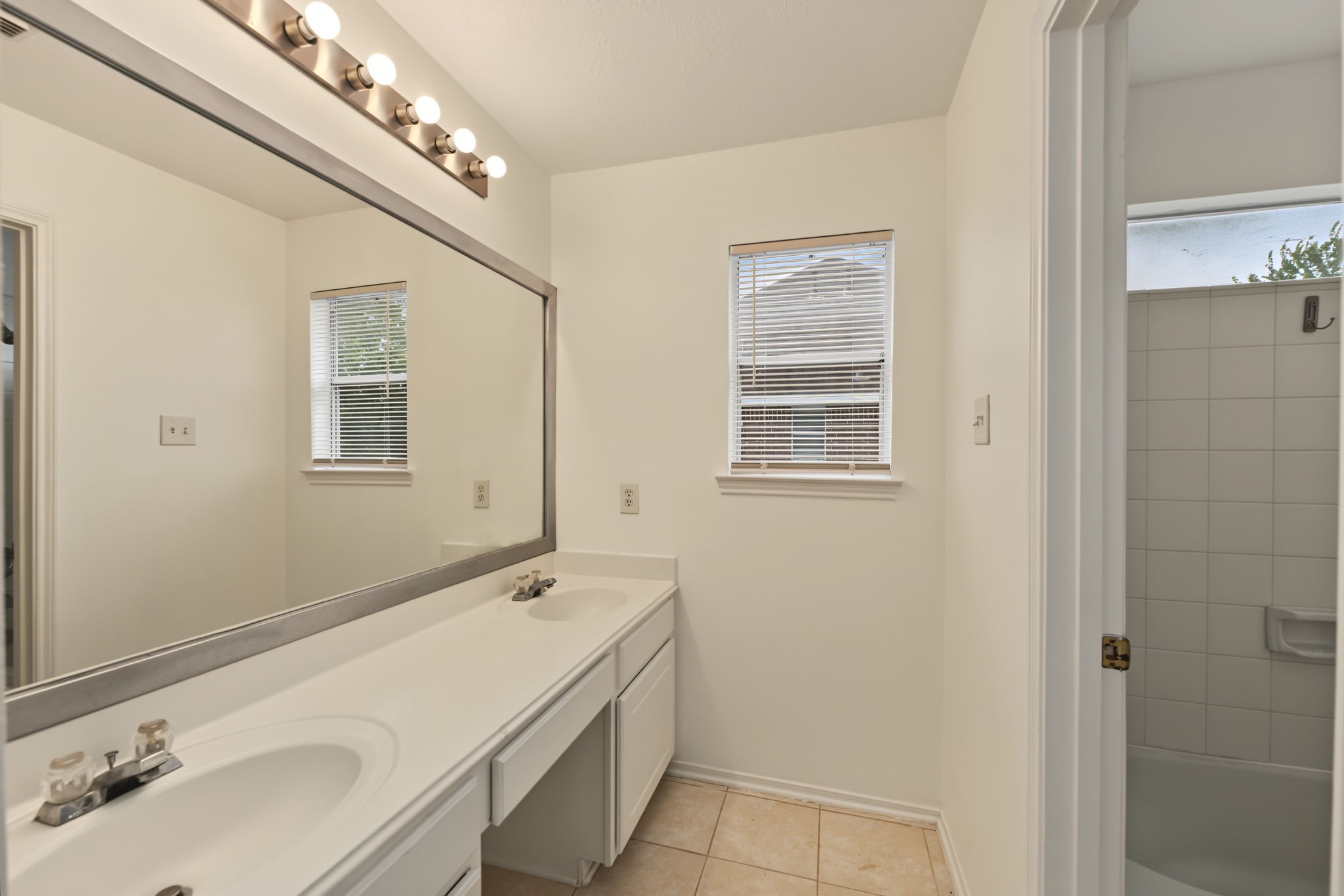 2502 Meadow Tree Lane Property Photo 30