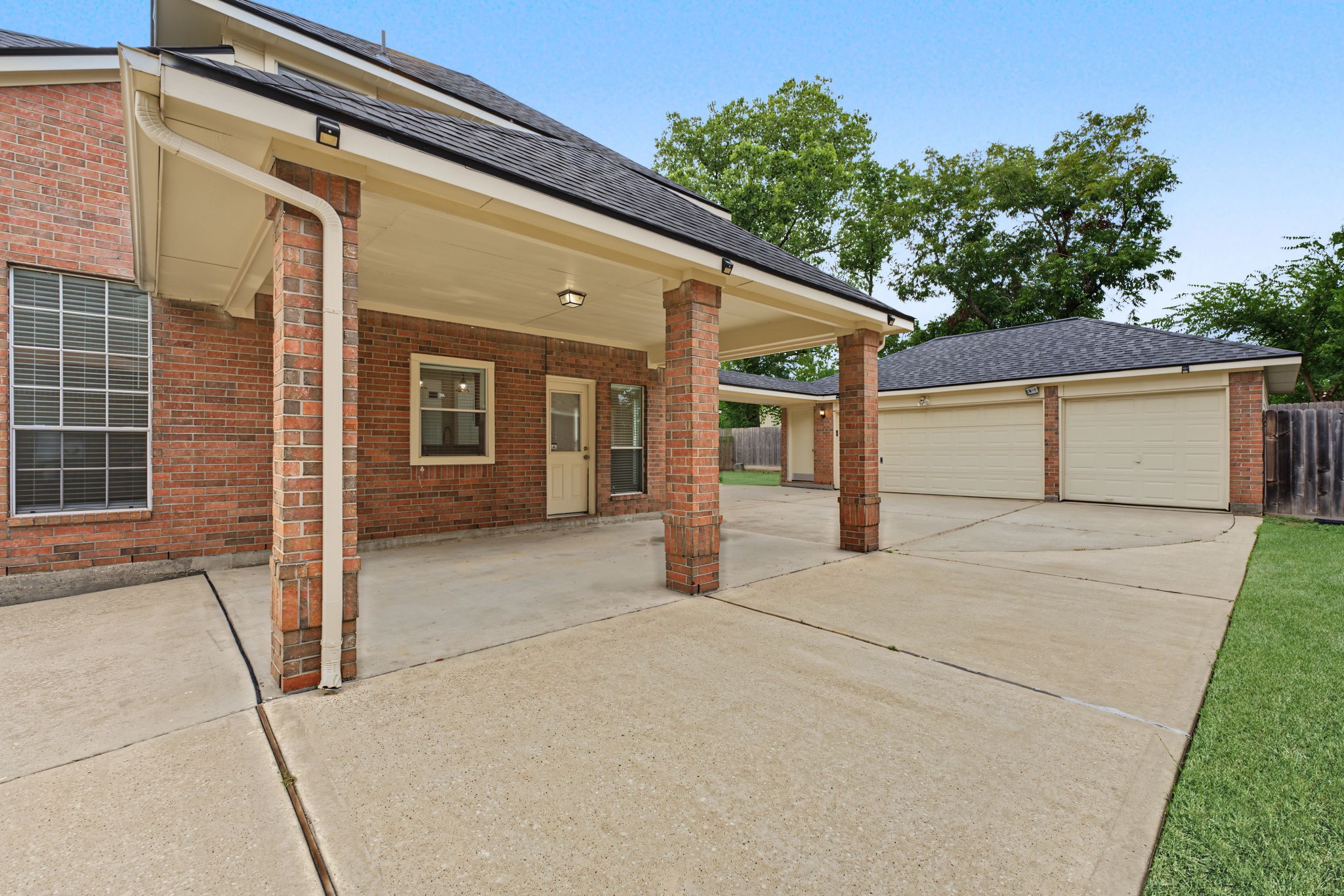 2502 Meadow Tree Lane Property Photo 34