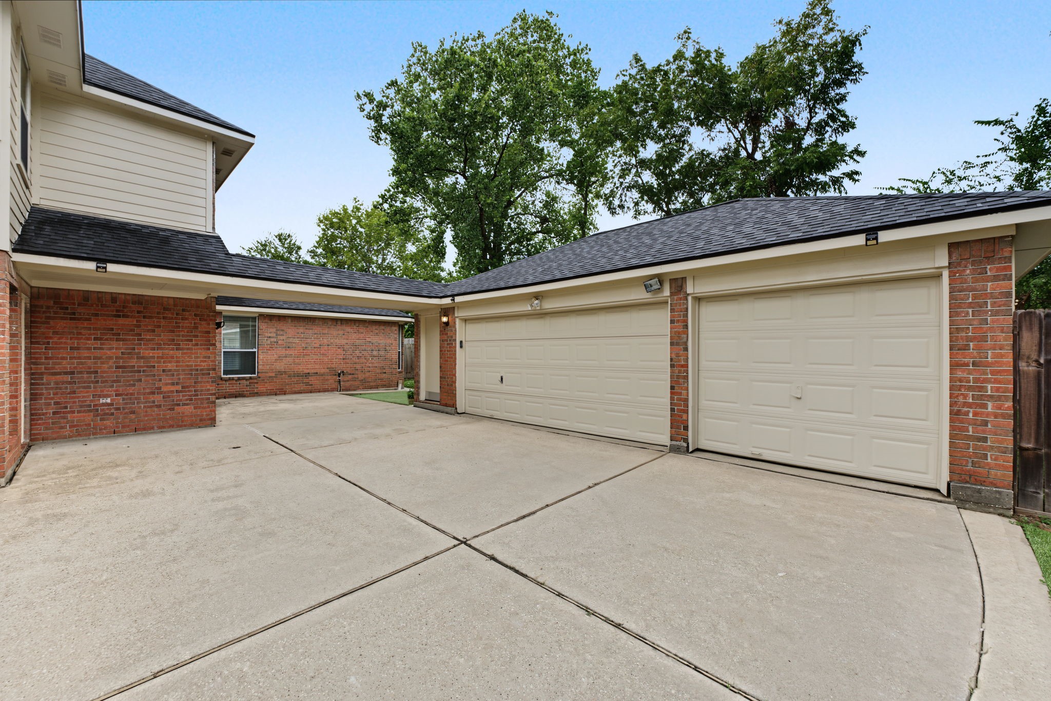 2502 Meadow Tree Lane Property Photo 35