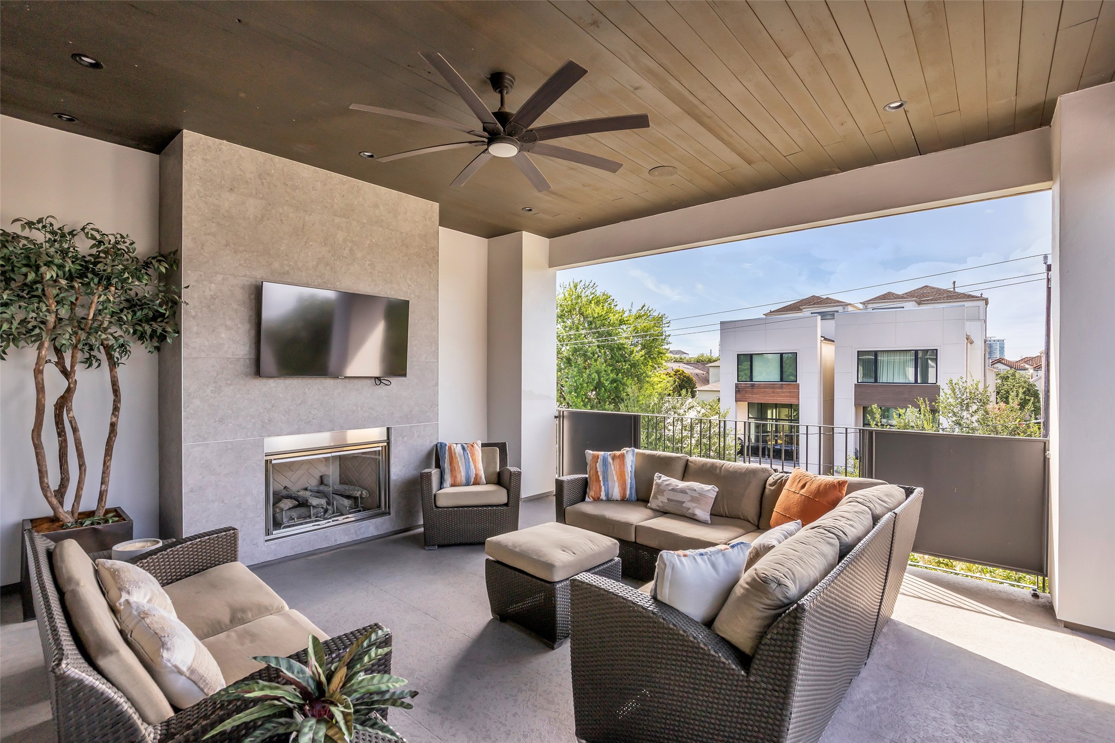 1527 Vermont Street Property Photo 1