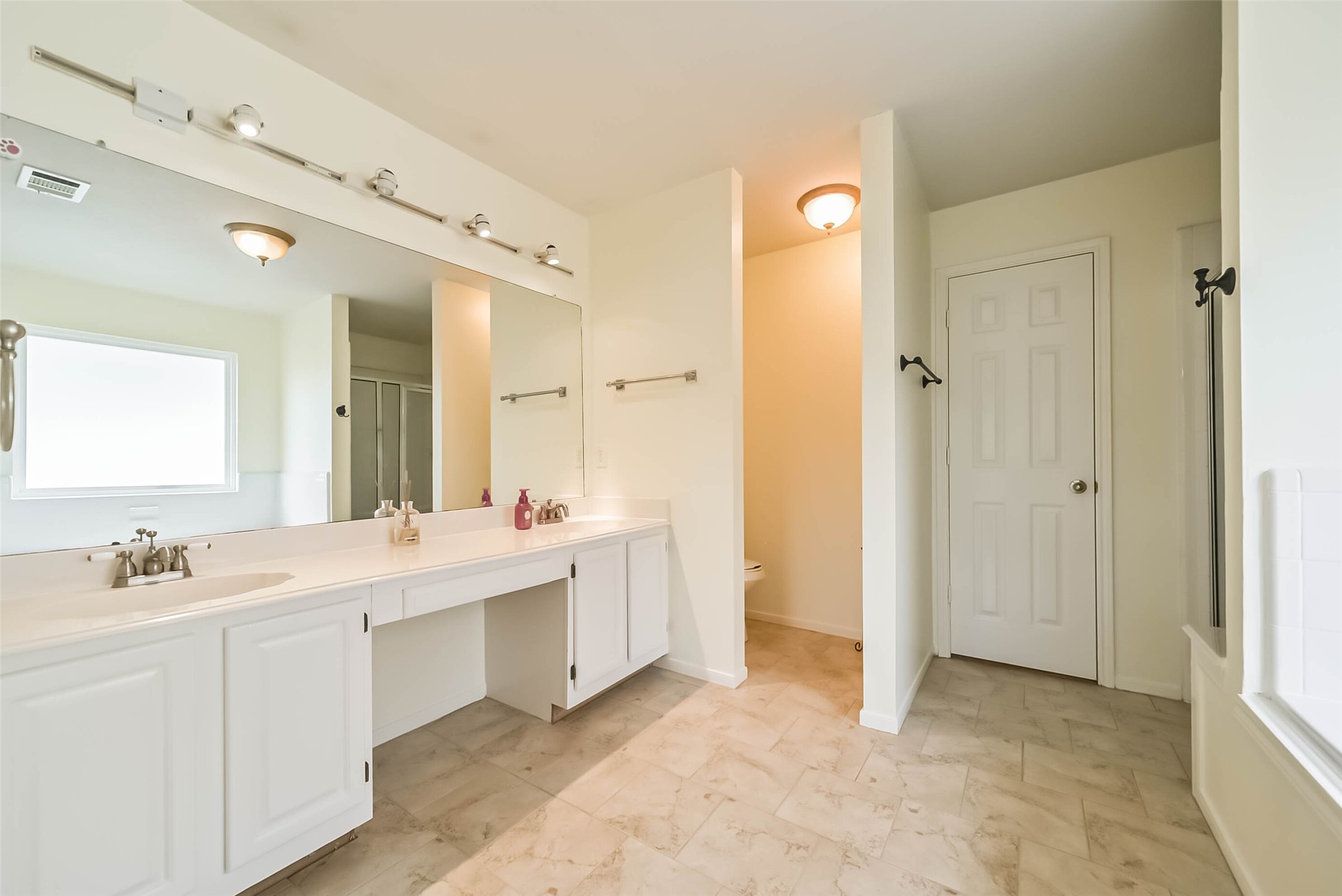 6219 Summerville Lane Property Photo 4