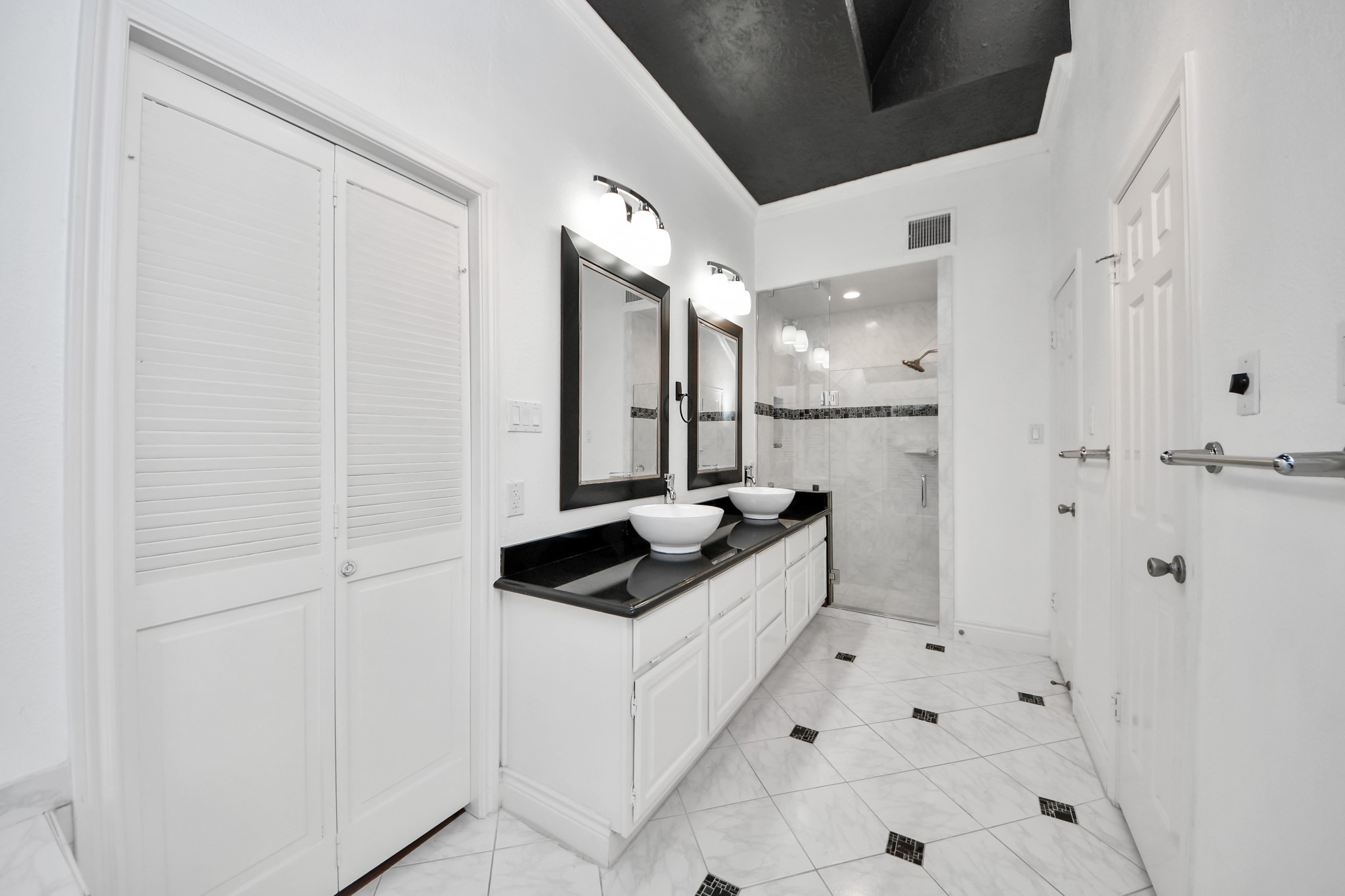15818 Sweetwater Creek Drive Property Photo 26