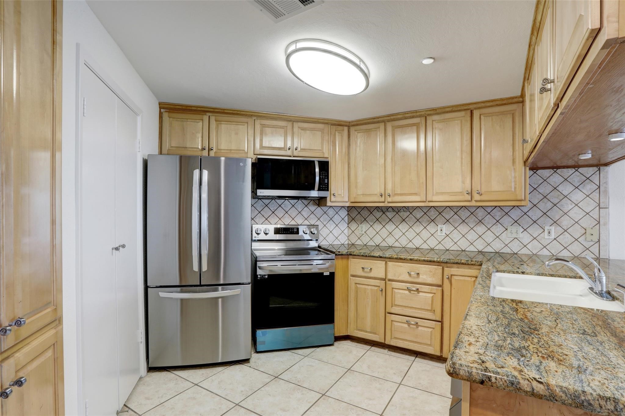 401 Lakeside Lane 108 Property Photo 4