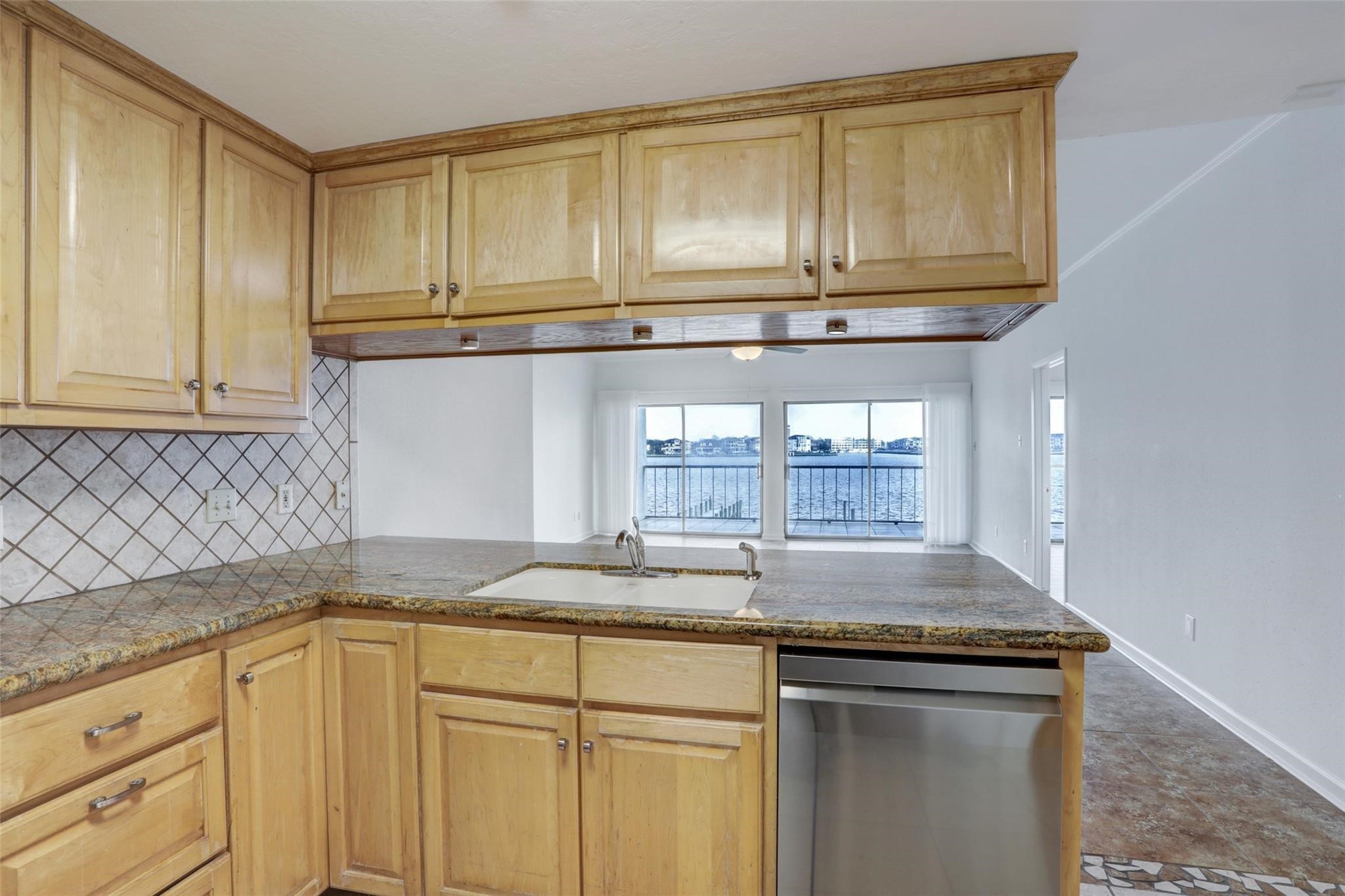 401 Lakeside Lane 108 Property Photo 5