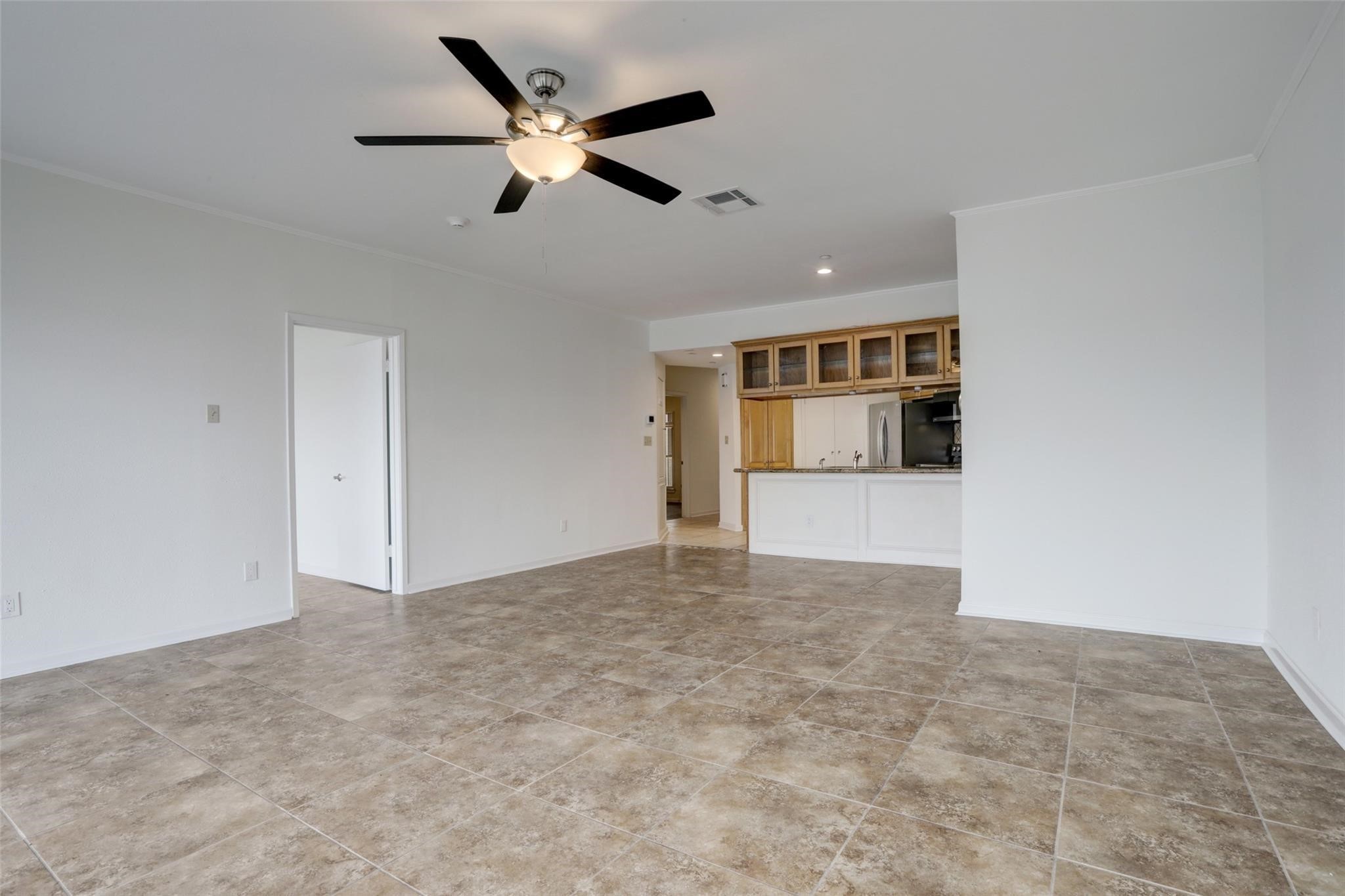 401 Lakeside Lane 108 Property Photo 6