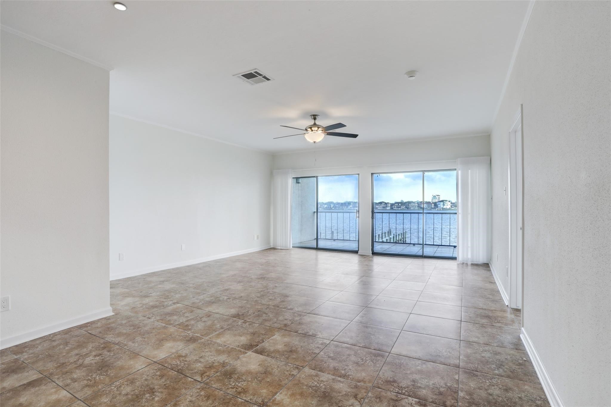 401 Lakeside Lane 108 Property Photo 7