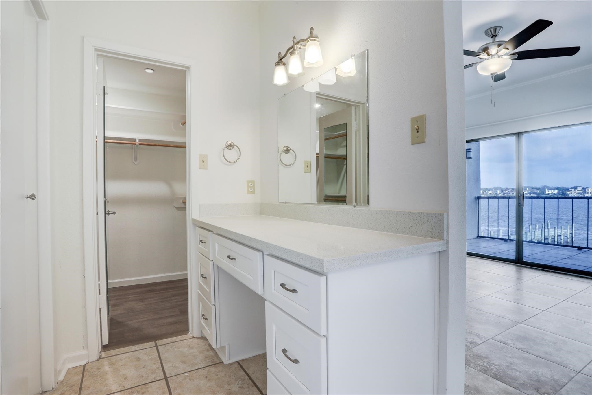 401 Lakeside Lane 108 Property Photo 10