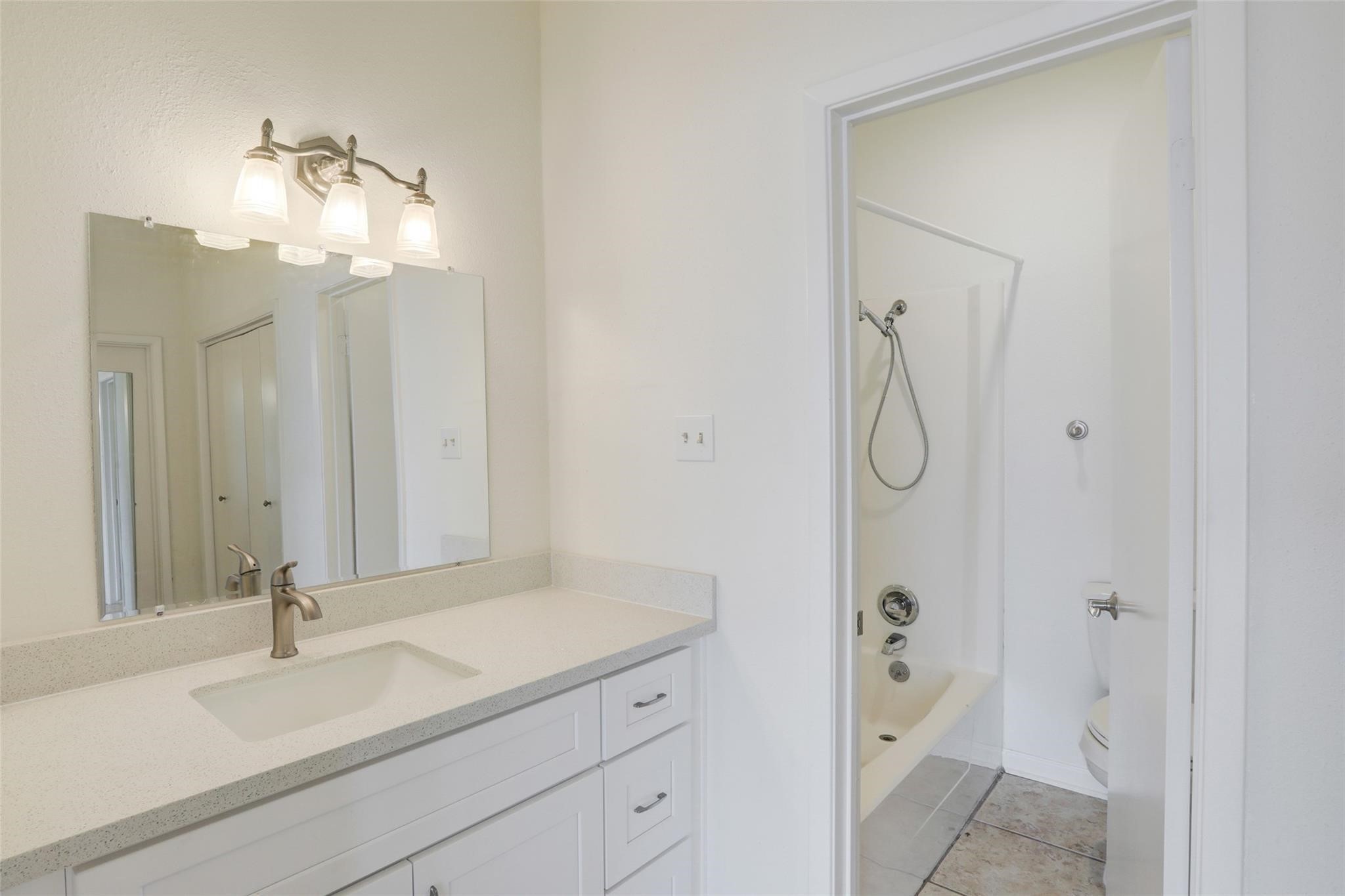 401 Lakeside Lane 108 Property Photo 11