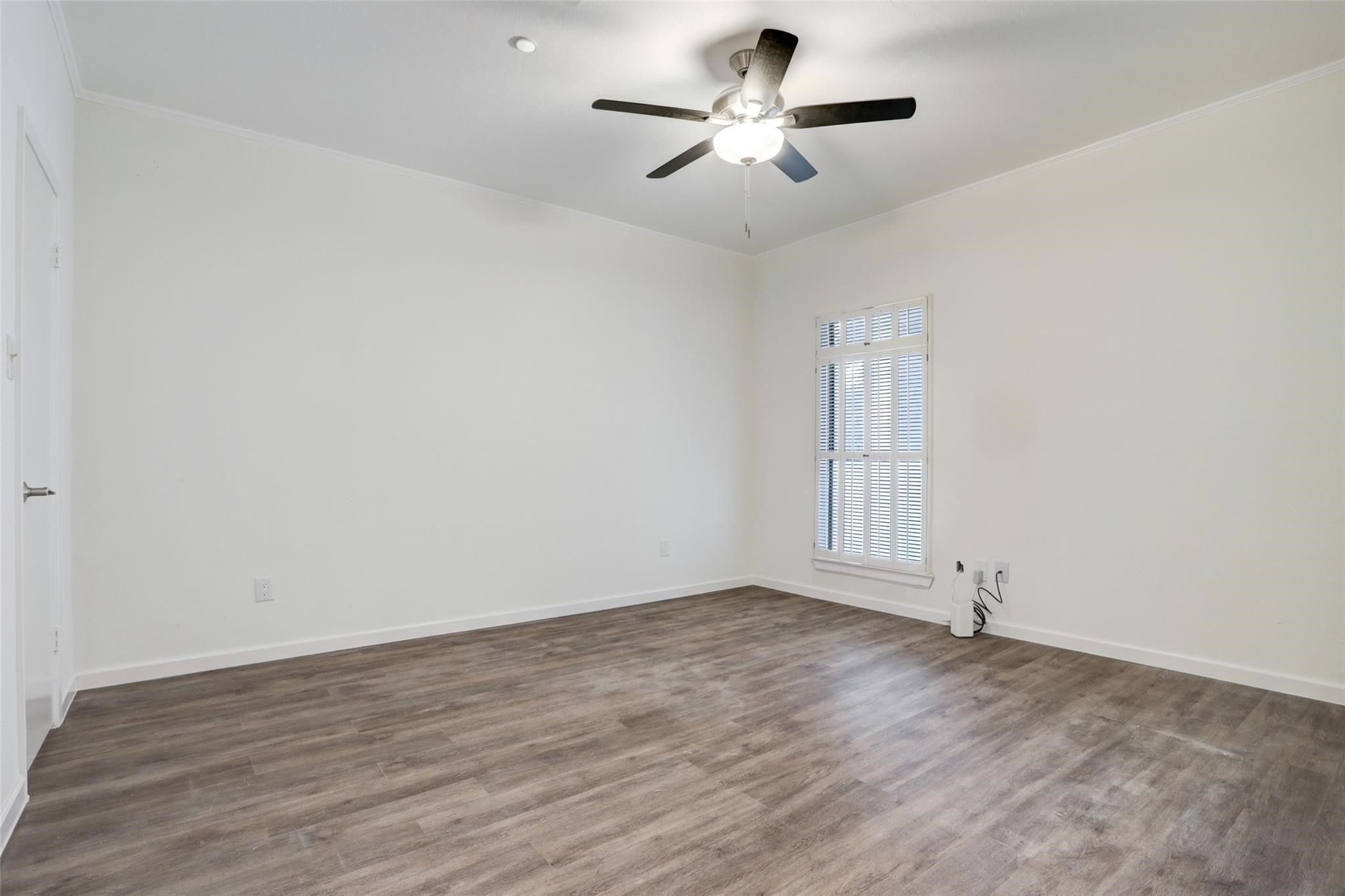 401 Lakeside Lane 108 Property Photo 12