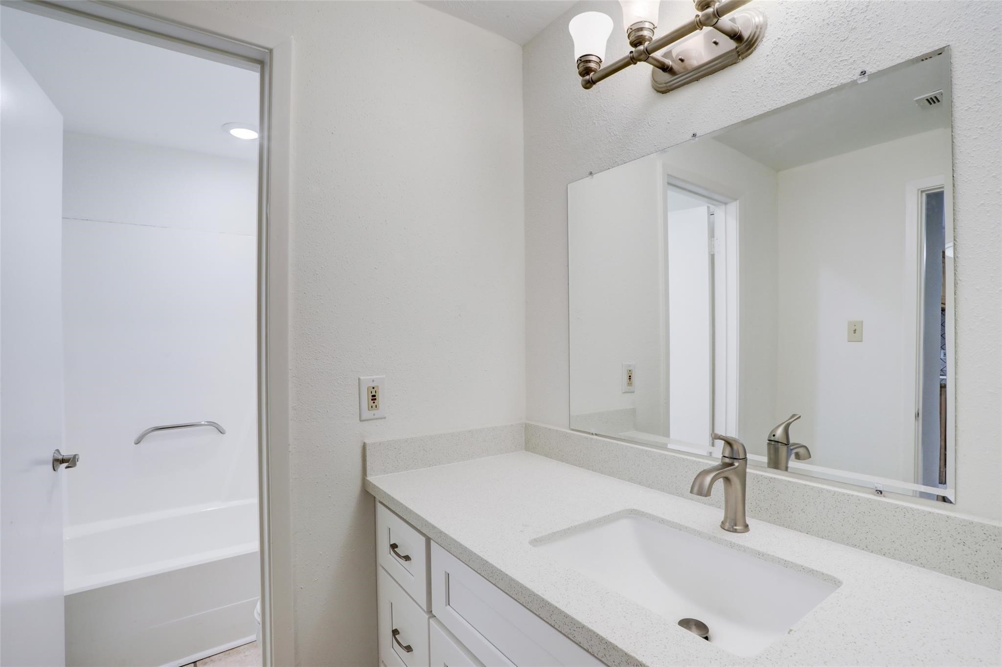 401 Lakeside Lane 108 Property Photo 13