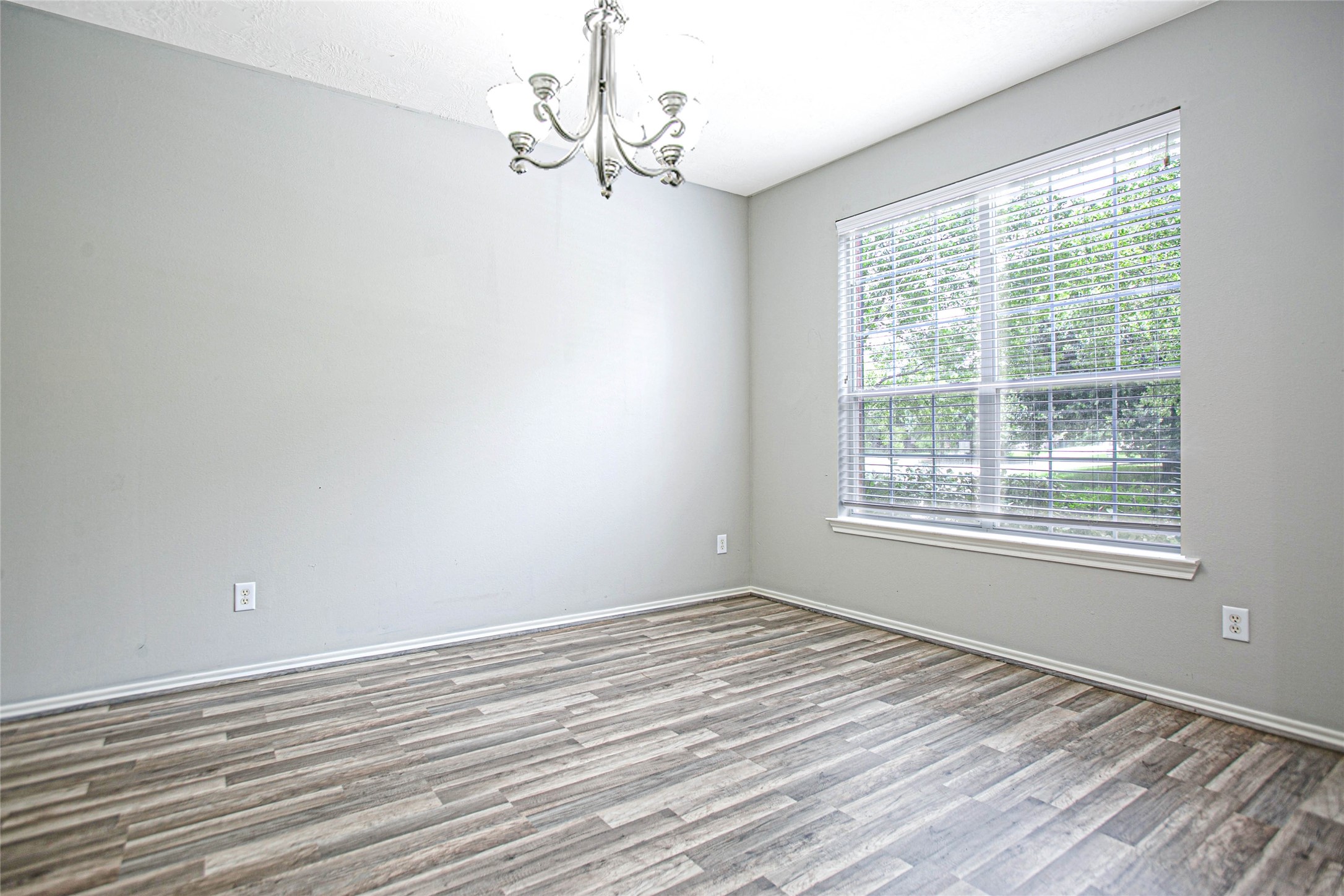 43 W Spindle Tree Circle Property Photo 7