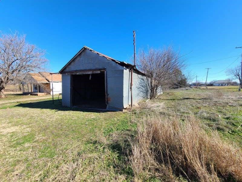 522 N Illinois Street Property Photo 9