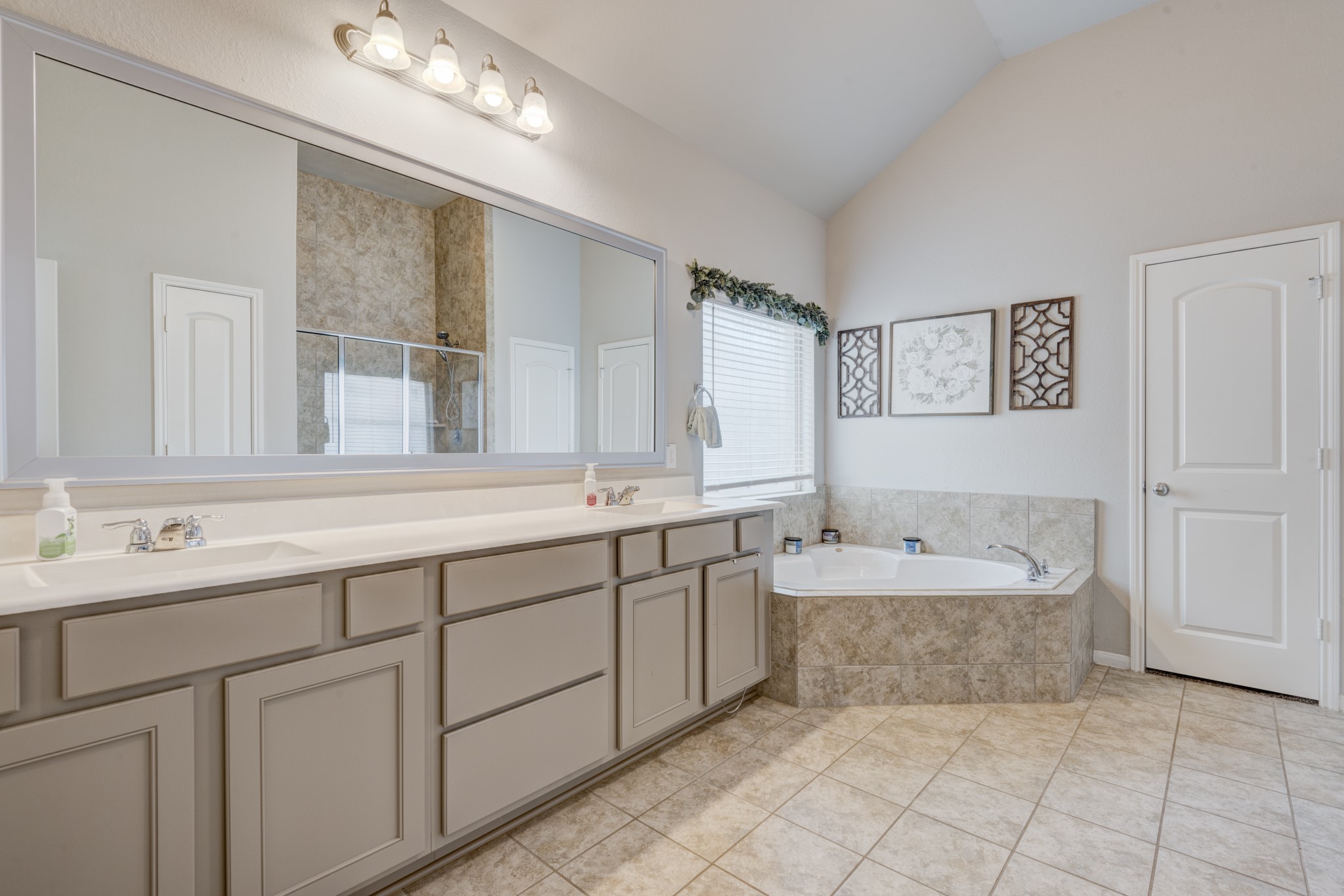 18698 Legend Oaks Drive Property Photo 21