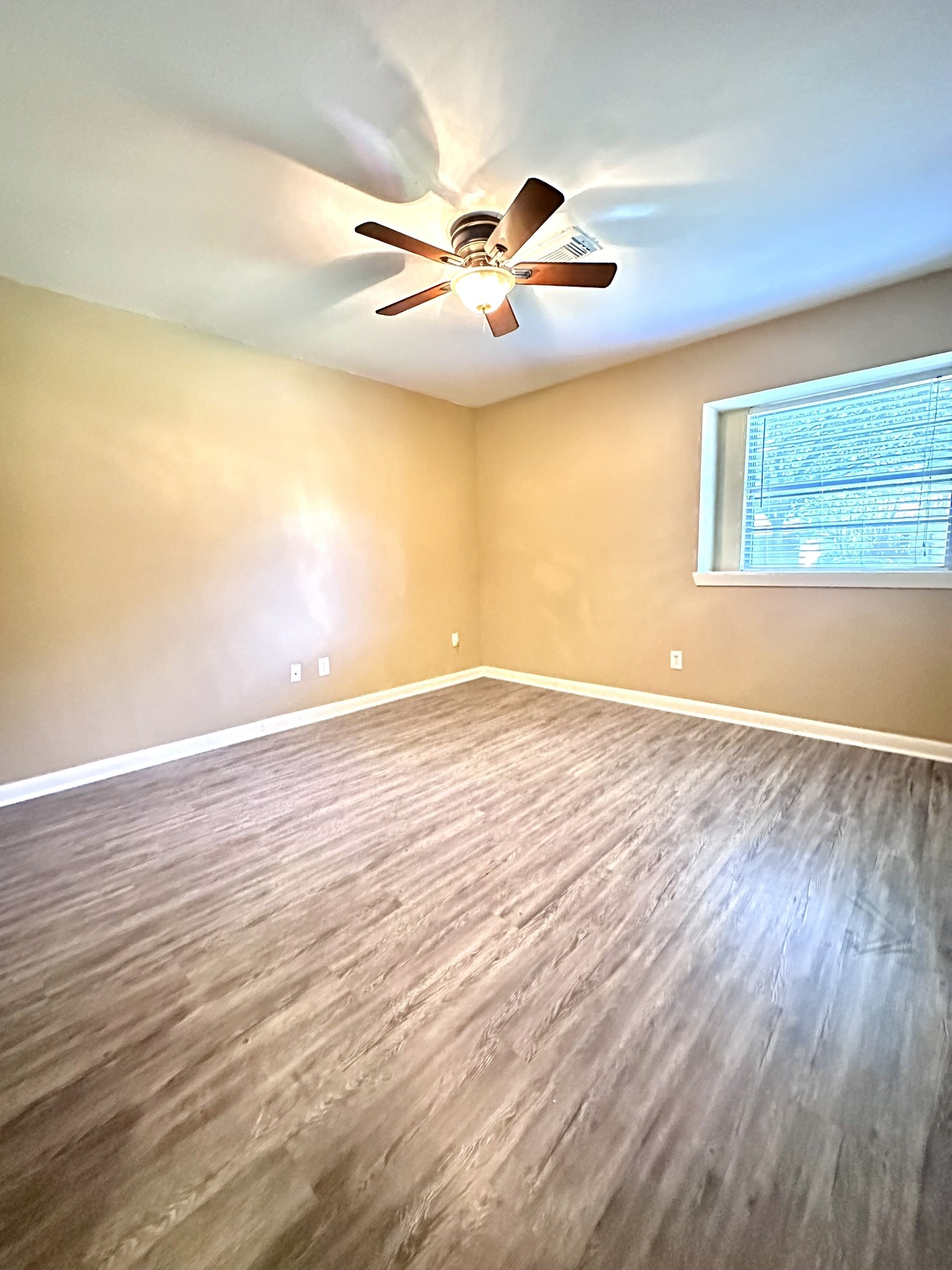 5830 Effingham Drive Property Photo 12