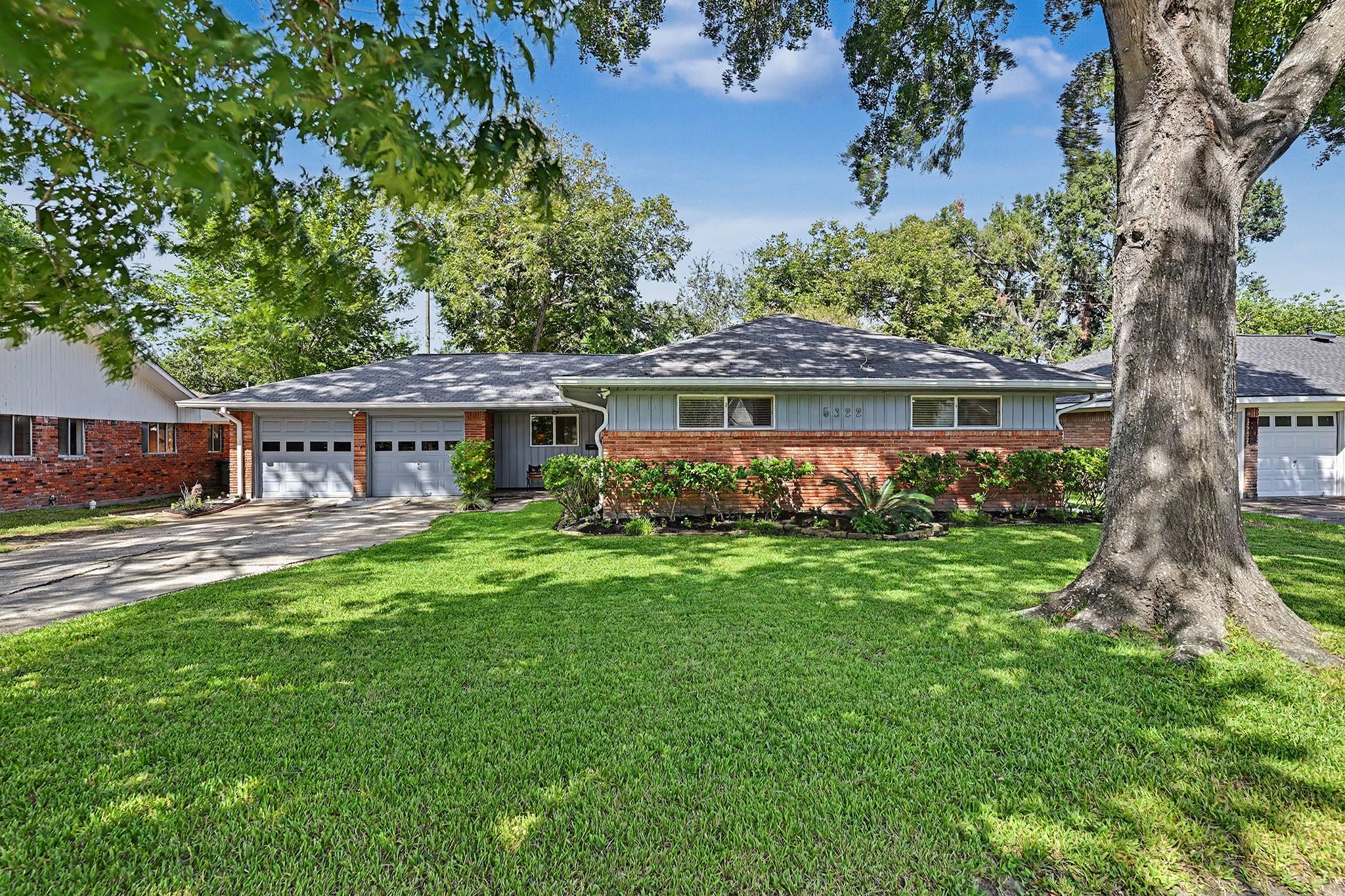 5322 Creekbend Drive Property Photo 1