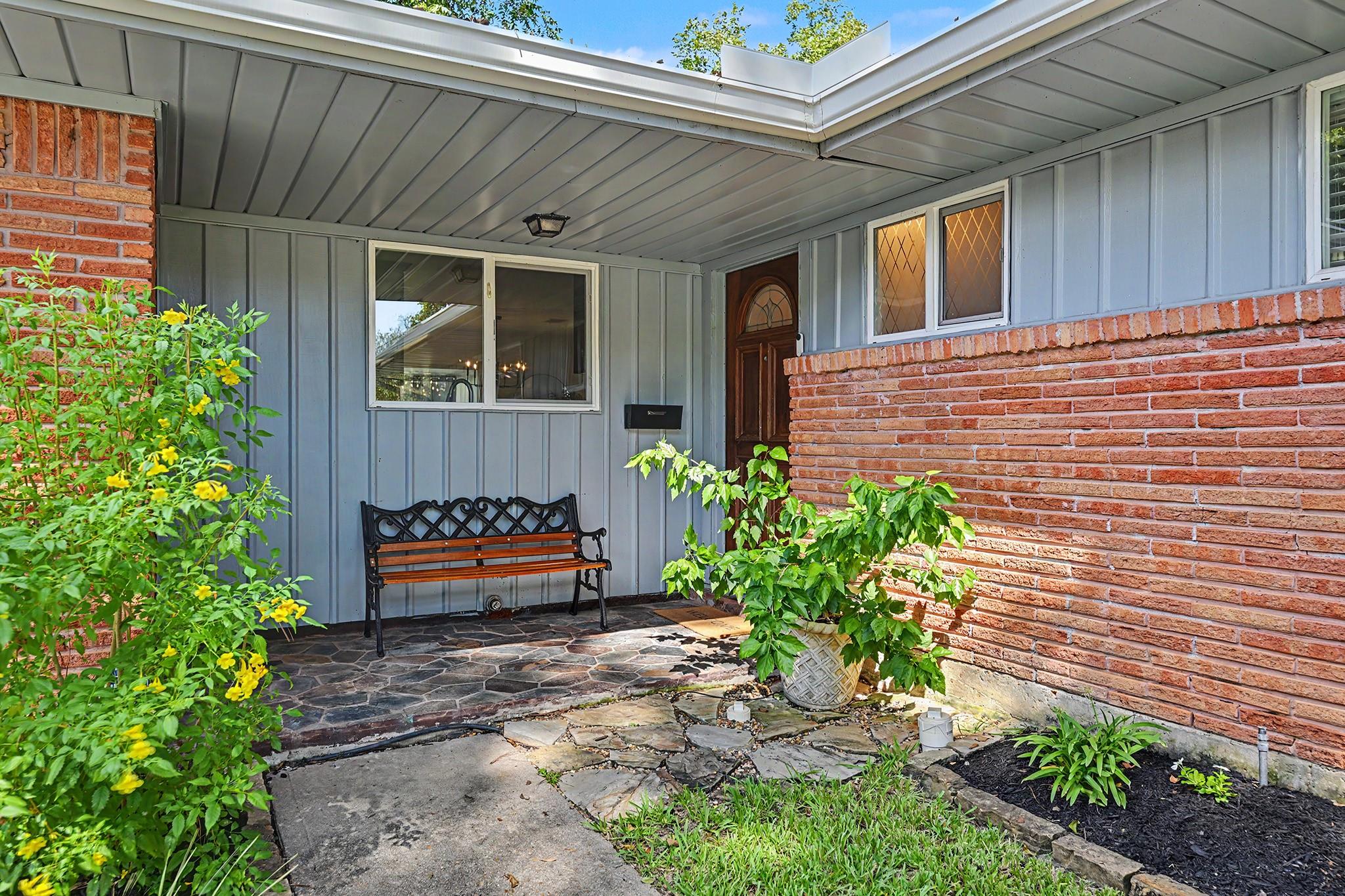 5322 Creekbend Drive Property Photo 2