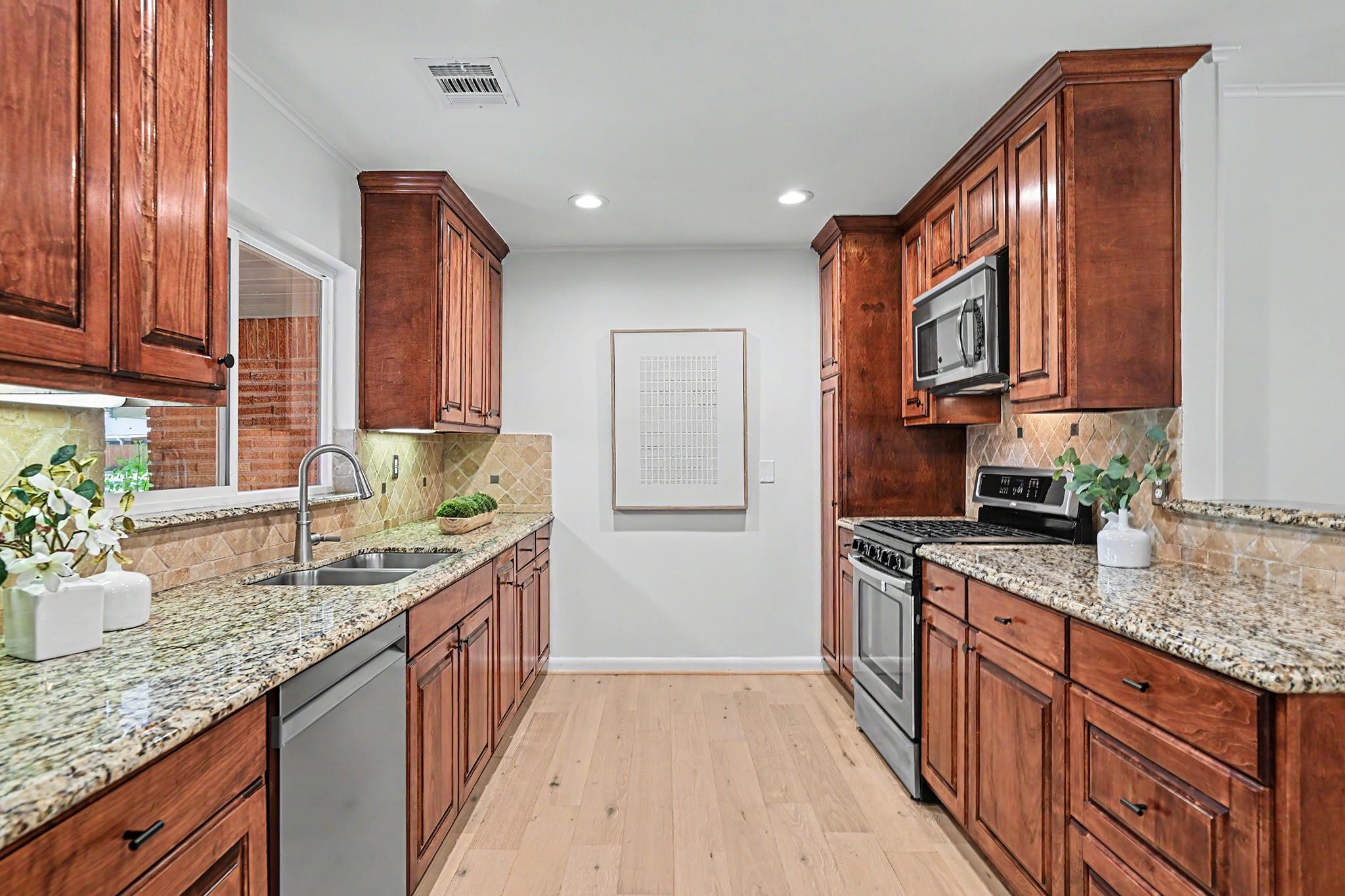 5322 Creekbend Drive Property Photo 7