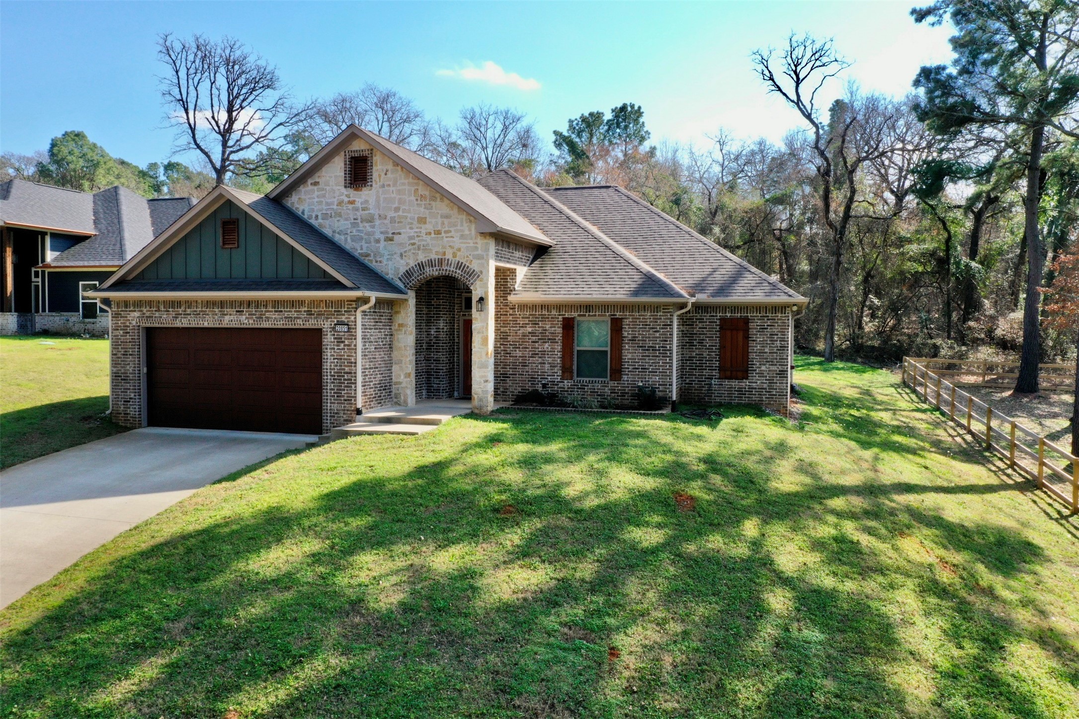 20851 Lakeview Drive Property Photo