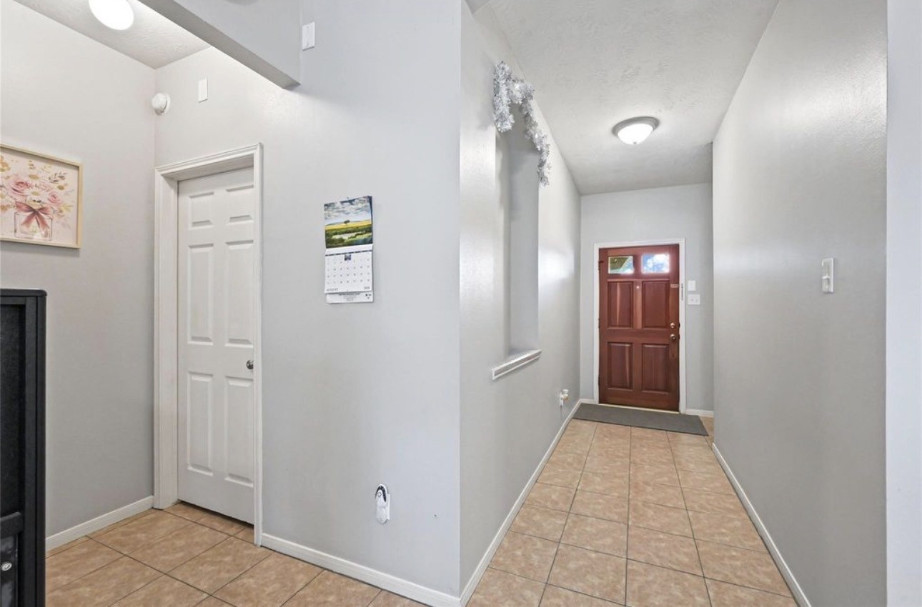 9439 Crystal Cove Circle Property Photo 5