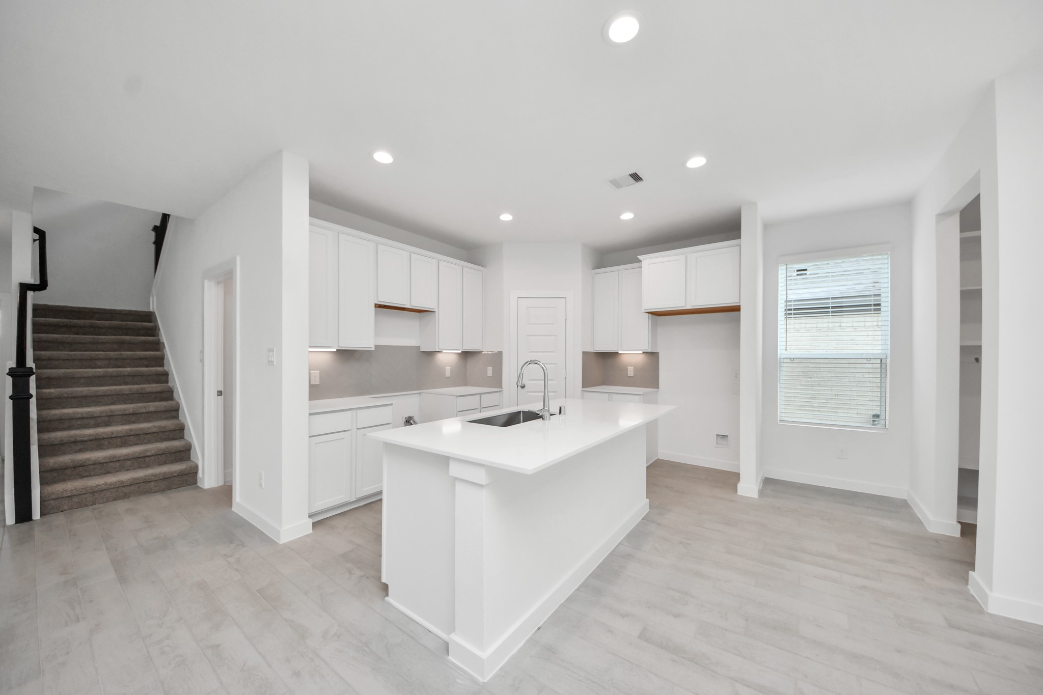 18526 Athena Flower Drive Property Photo 10