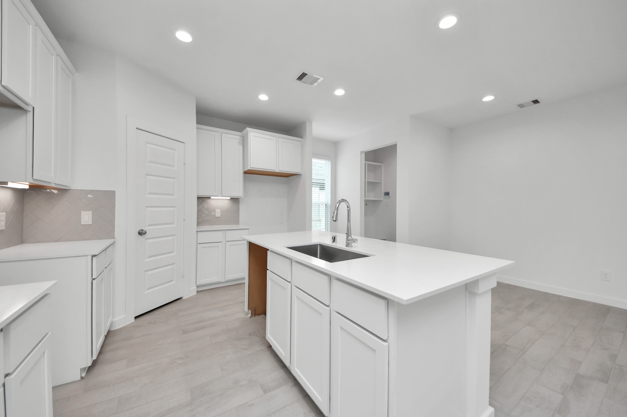 18526 Athena Flower Drive Property Photo 11