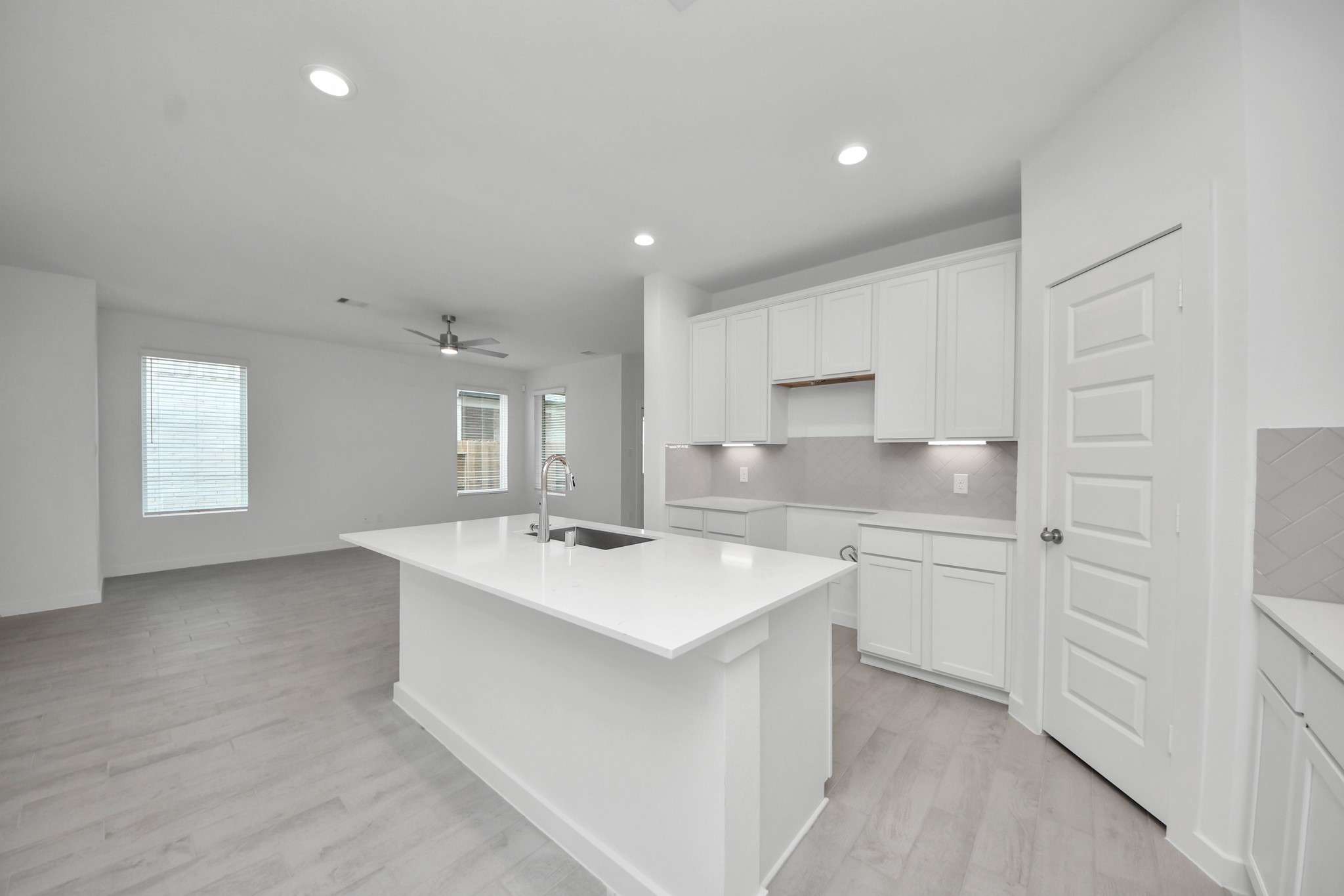 18526 Athena Flower Drive Property Photo 14